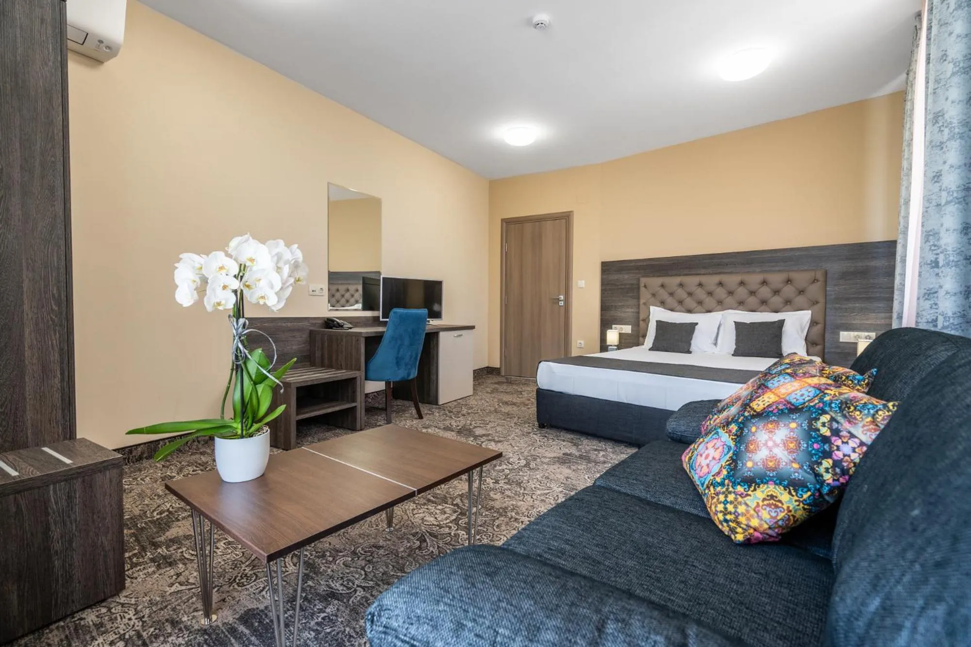 Photo of the whole room, Bed in Plaza Hotel Plovdiv - Free Parking