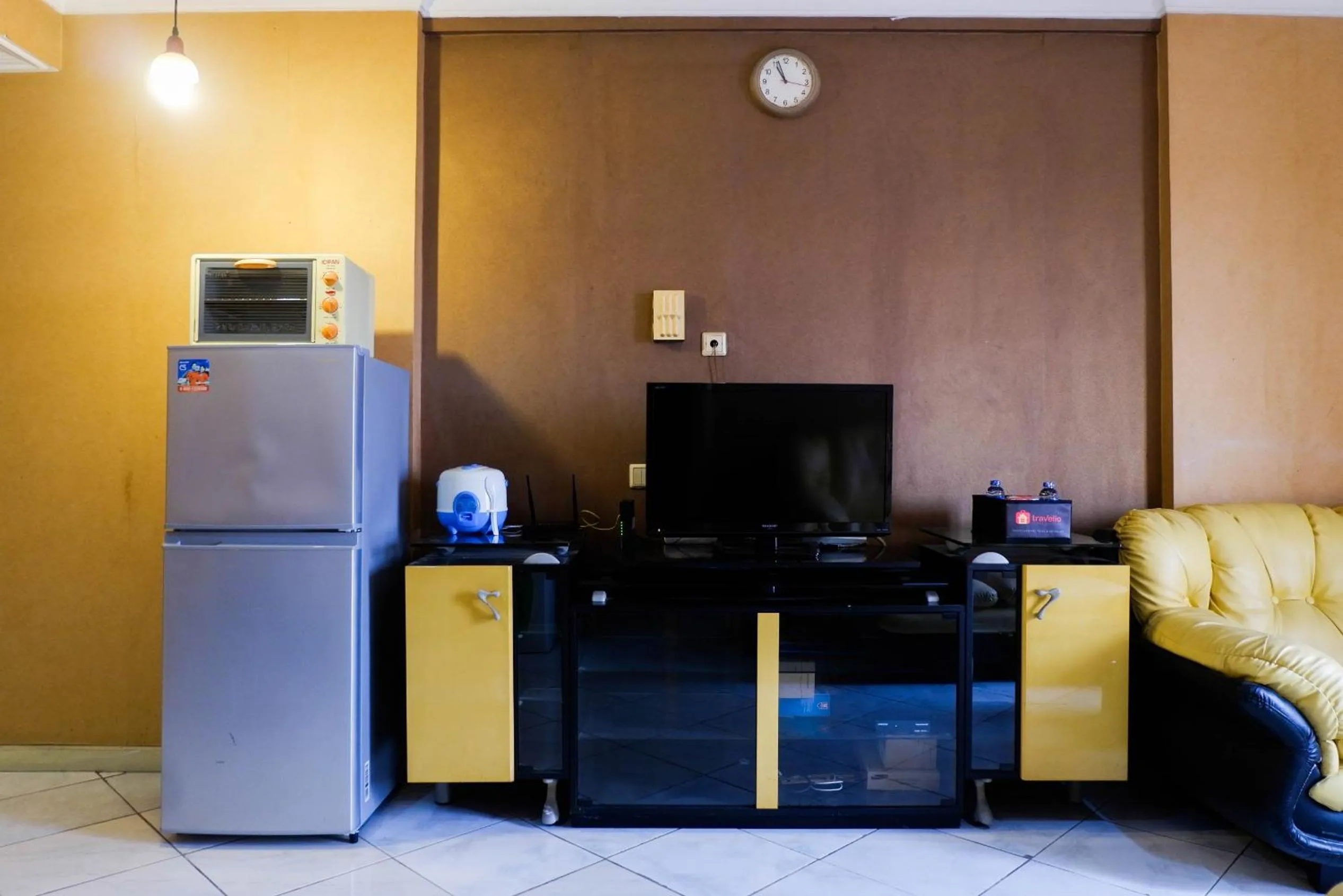 Spacious 1BR Apartment at Taman Beverly By Travelio