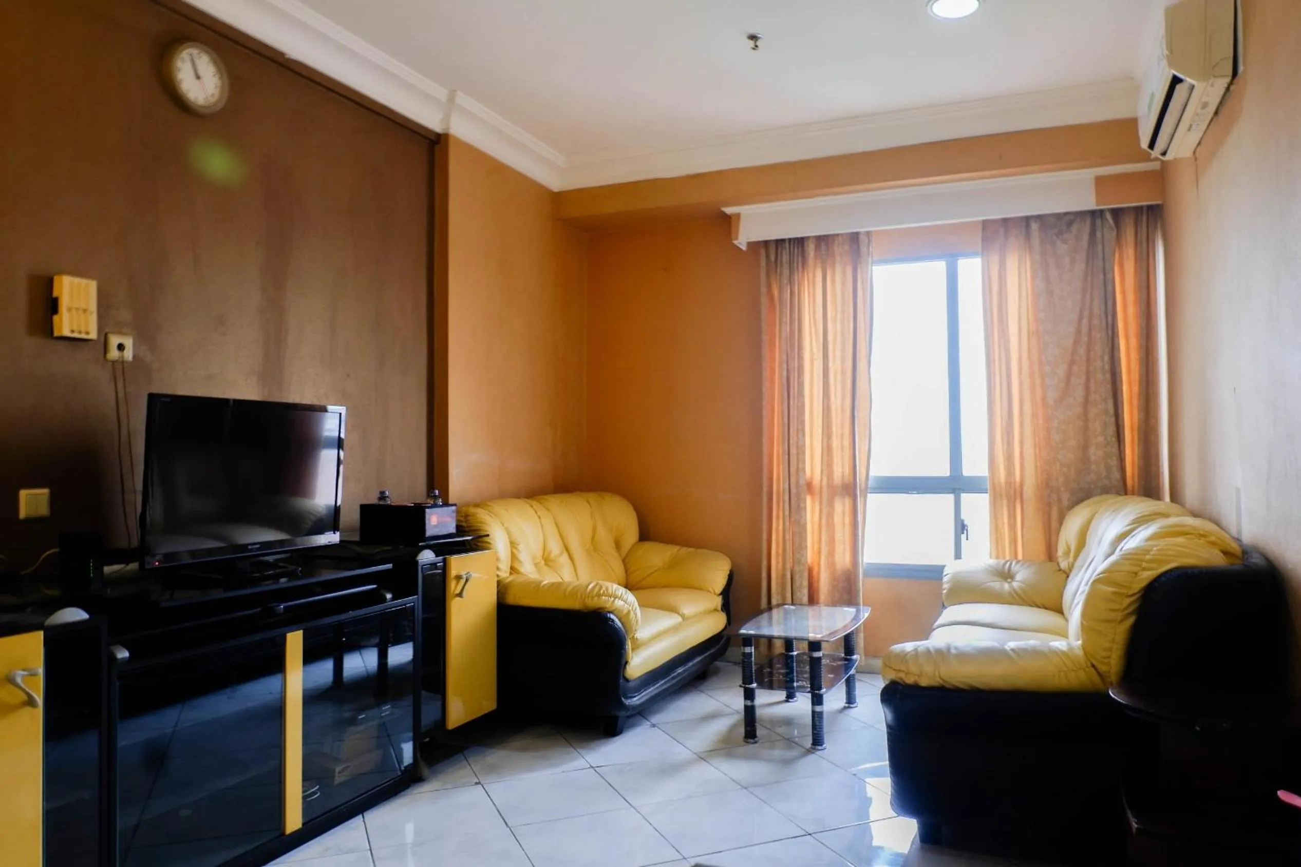 Spacious 1BR Apartment at Taman Beverly By Travelio