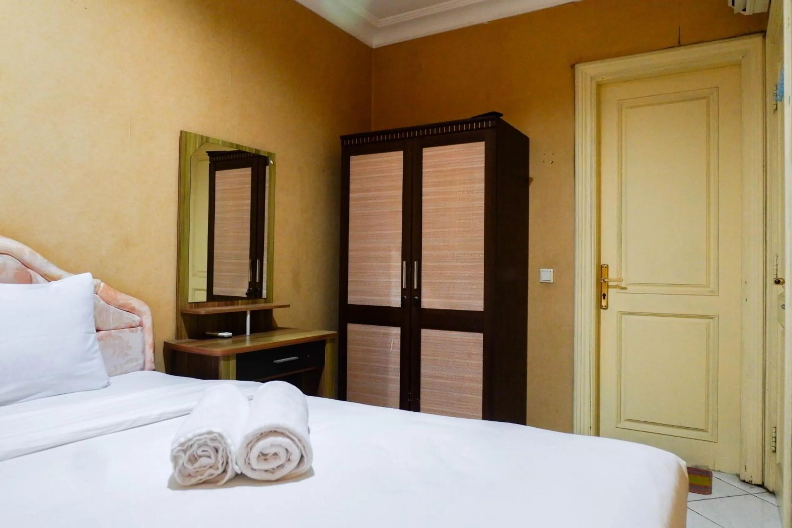 Bedroom, Bed in Spacious 1BR Apartment at Taman Beverly By Travelio