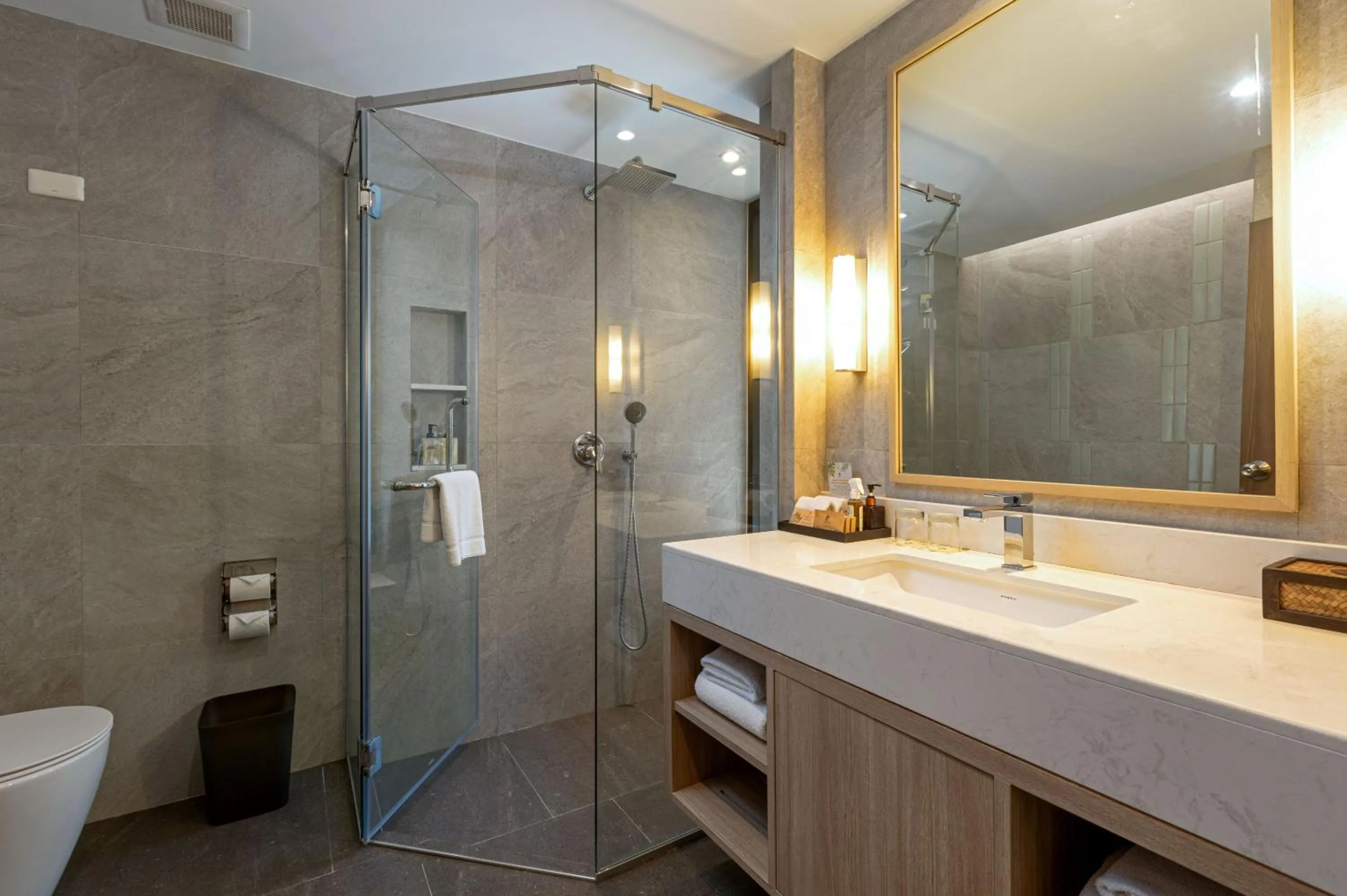 Shower in Khaolak Merlin Resort