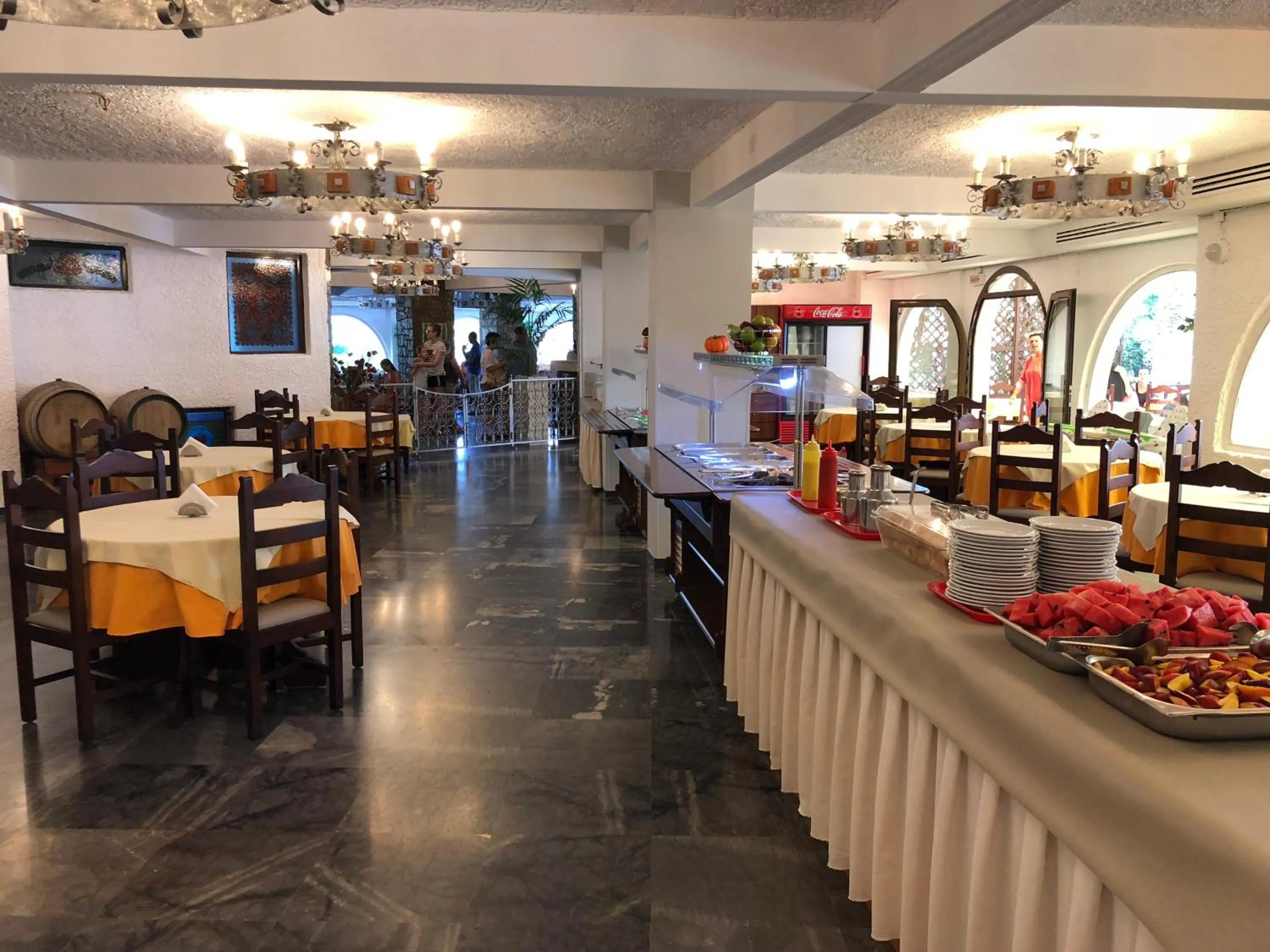 Restaurant/places to eat in Karteros Hotel