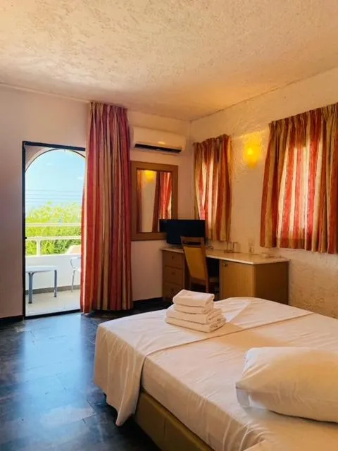 View (from property/room), Bed in Karteros Hotel