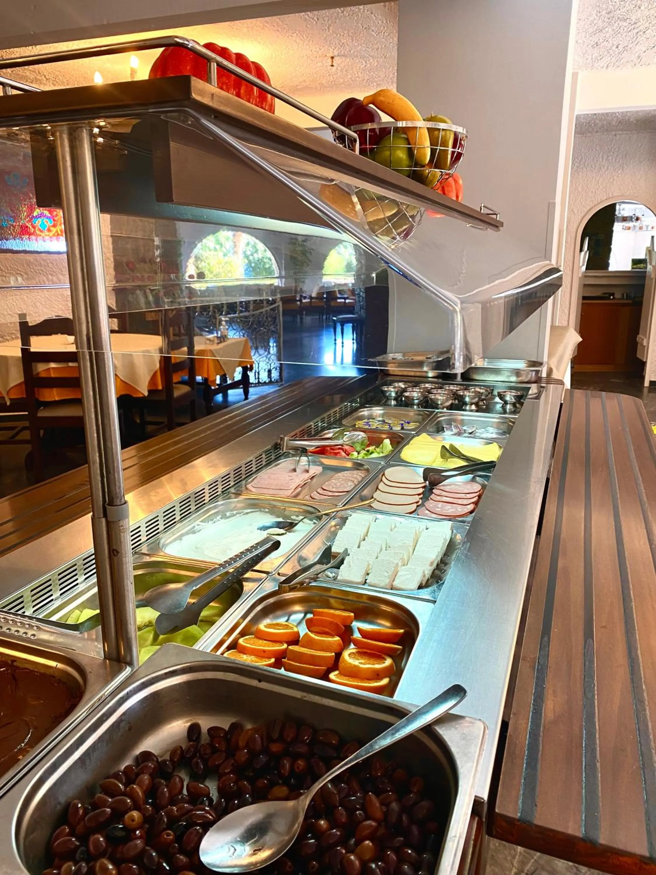 Food and drinks in Karteros Hotel