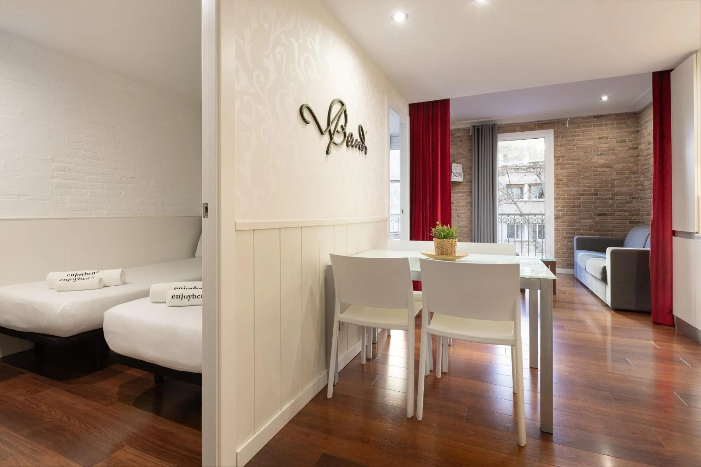 Bed in Enjoybcn Gaudi Apartments