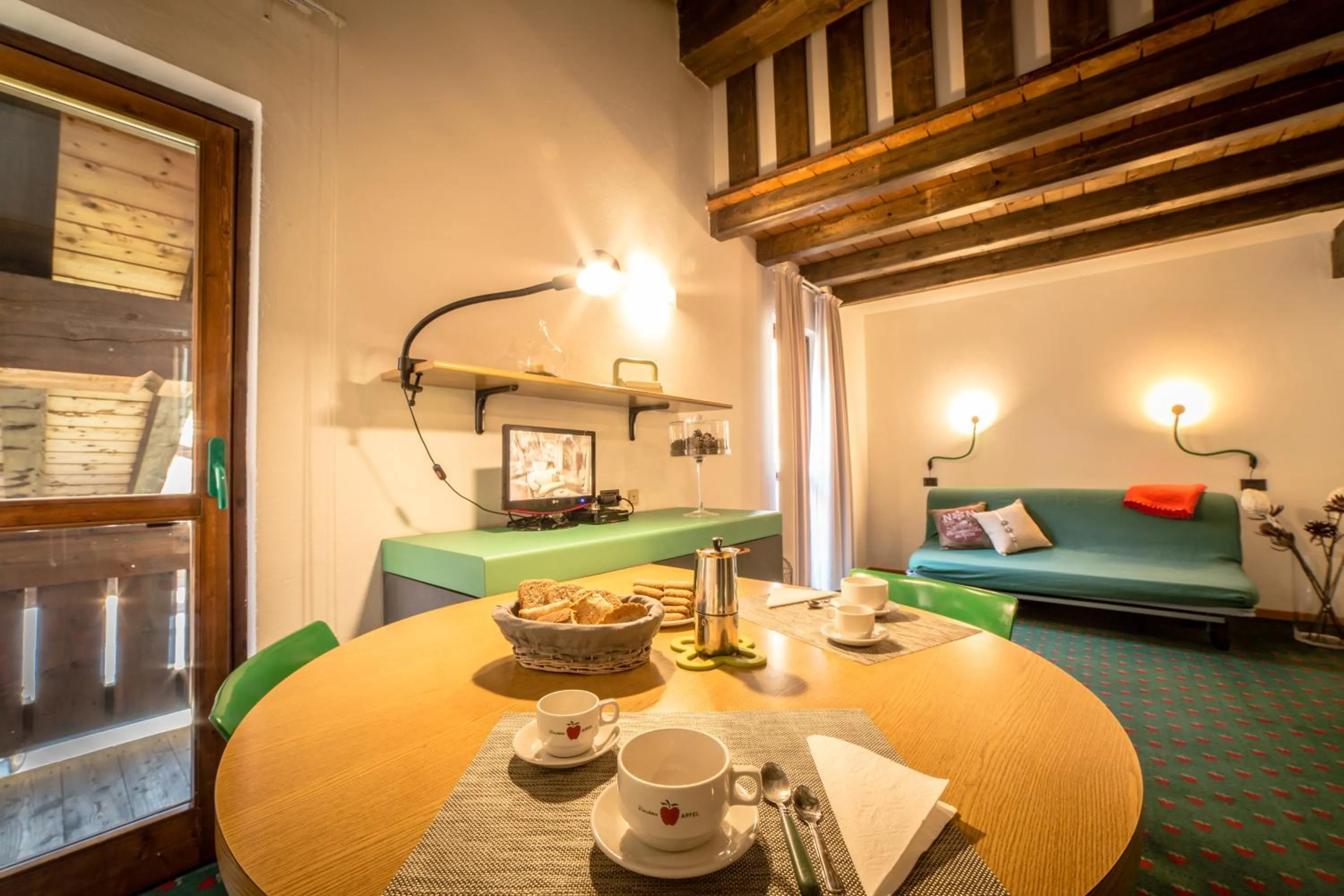 Dining area, Bed in Residence Apfel