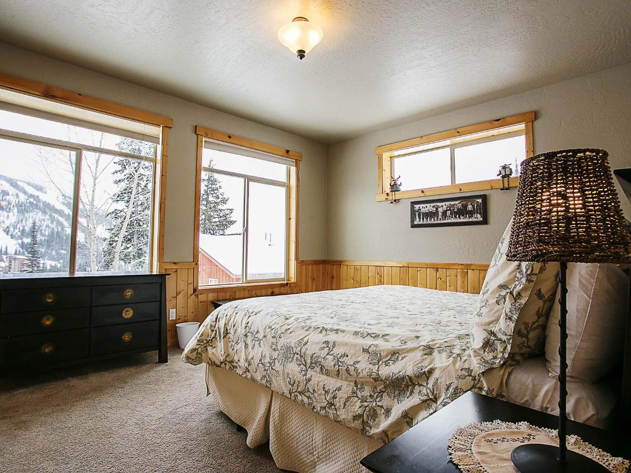 Bed in Spacious Sandpoint Chalet with Hot Tub Views