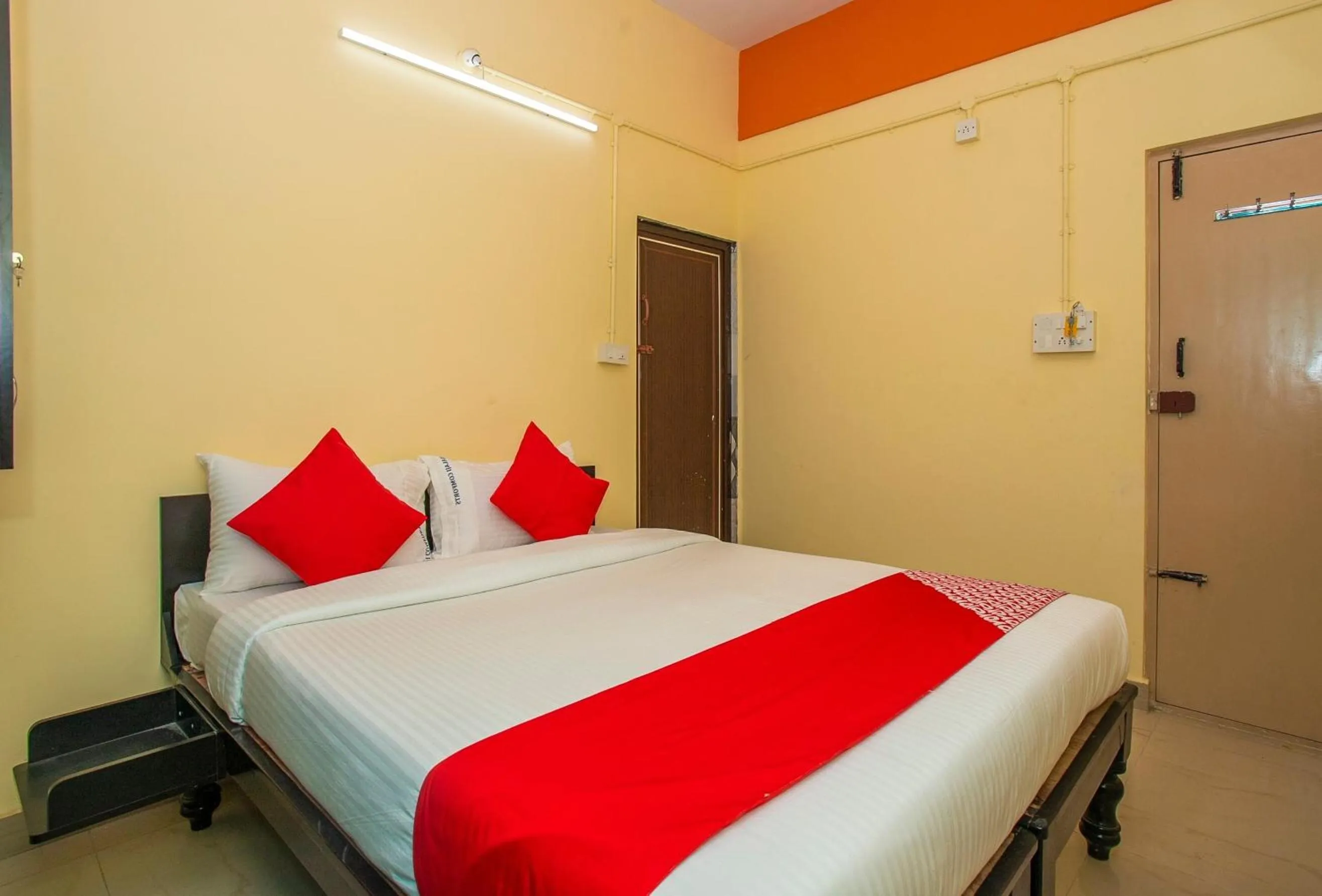 Bedroom, Bed in Hotel O Sri Hari Premium Comforts Near Sandhya Digital K Theatre