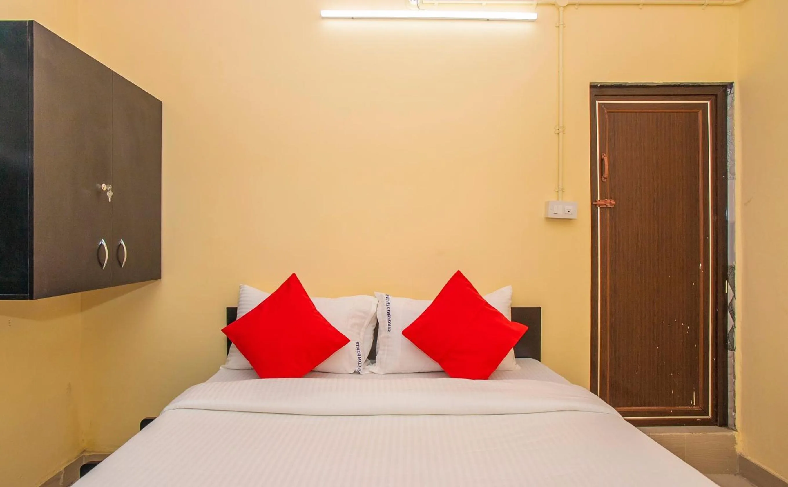 Bedroom, Bed in Hotel O Sri Hari Premium Comforts Near Sandhya Digital K Theatre