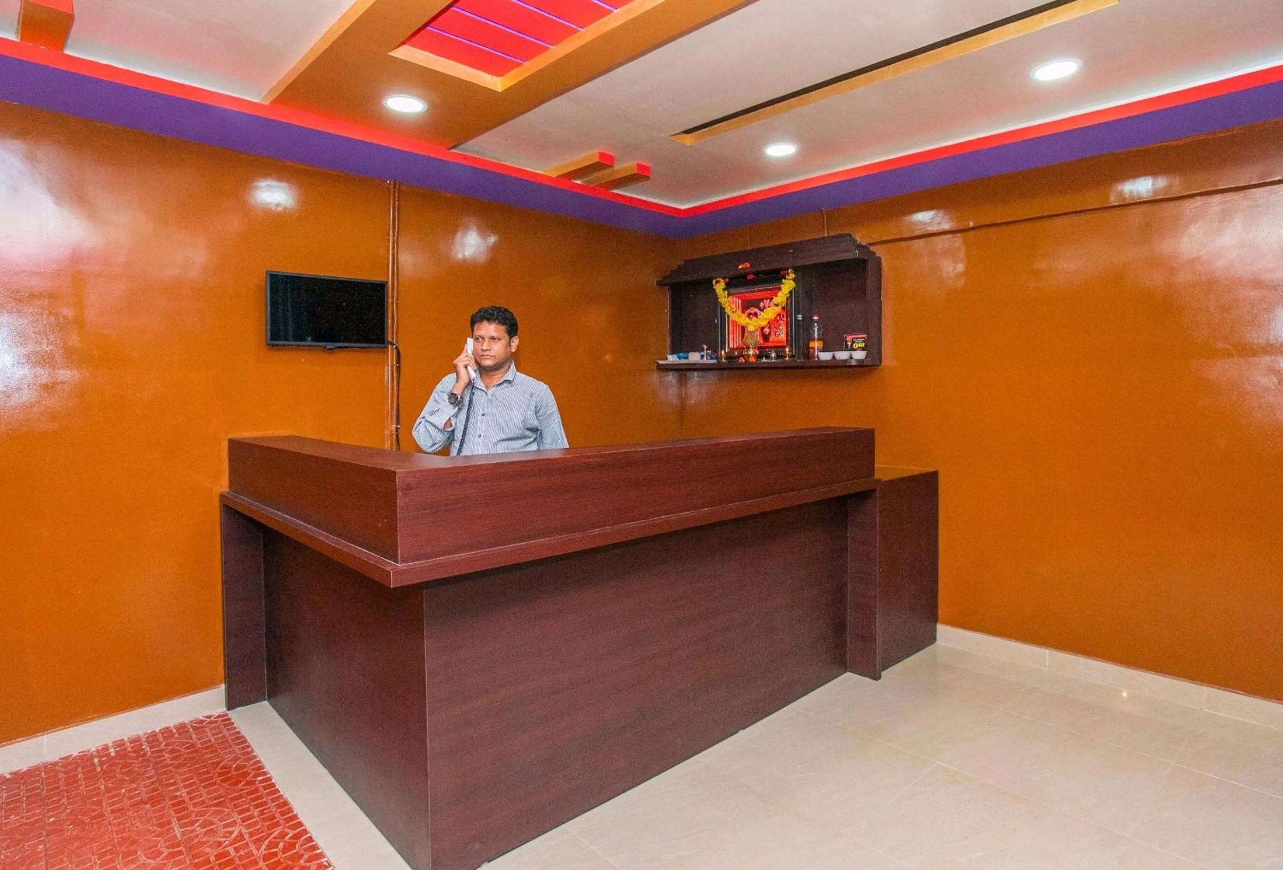 Lobby or reception in Hotel O Sri Hari Premium Comforts Near Sandhya Digital K Theatre