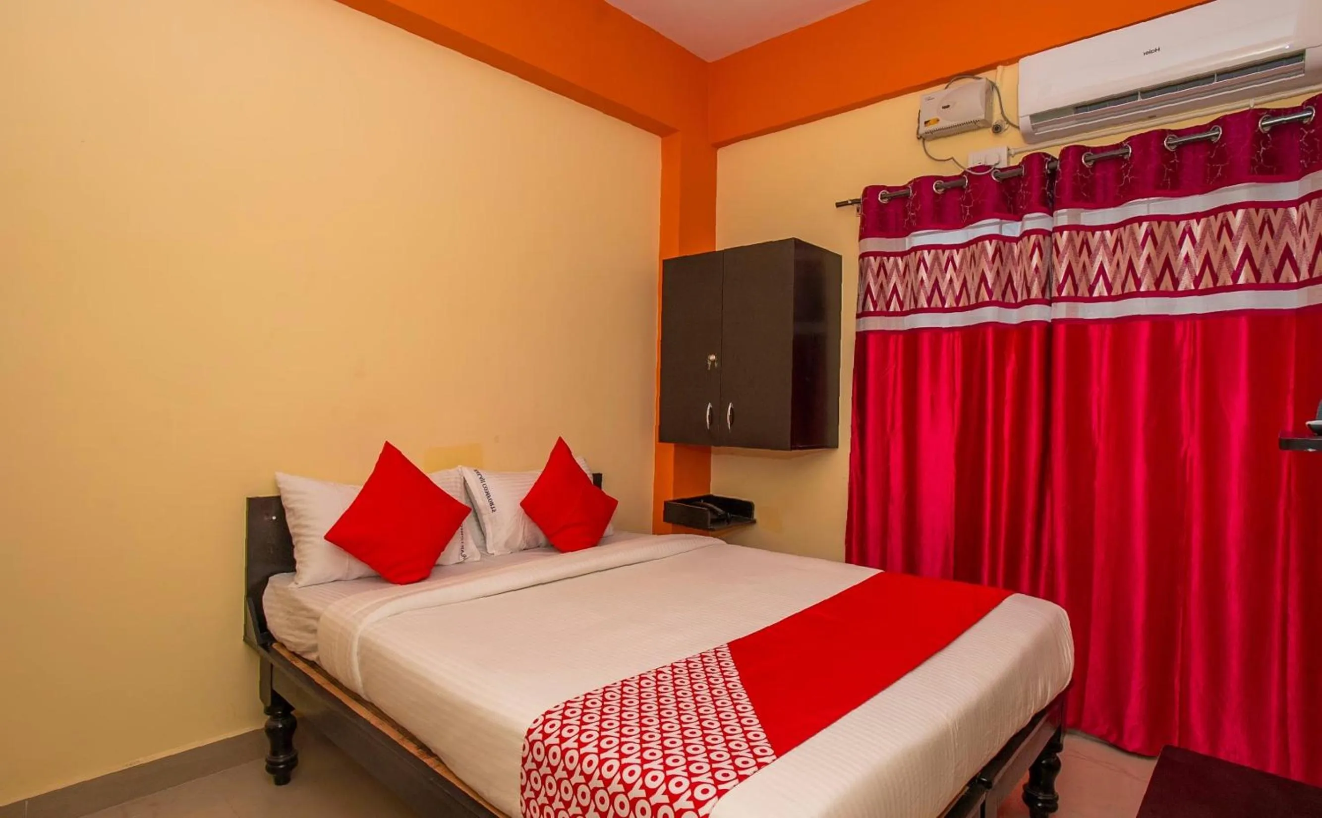 Bedroom, Bed in Hotel O Sri Hari Premium Comforts Near Sandhya Digital K Theatre