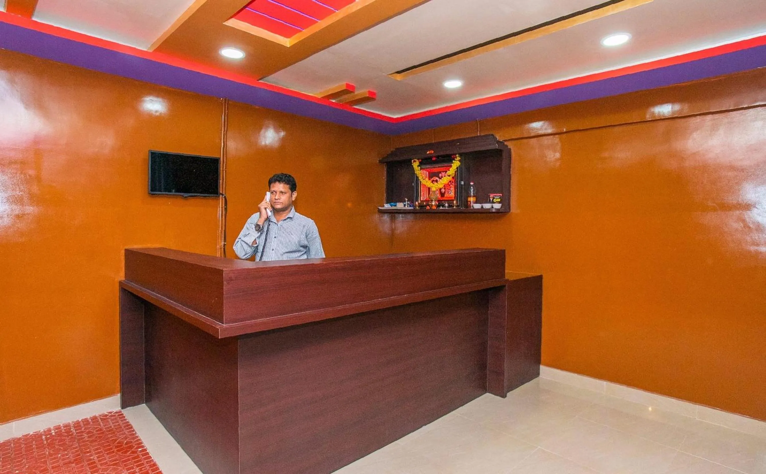 Lobby or reception in Hotel O Sri Hari Premium Comforts Near Sandhya Digital K Theatre