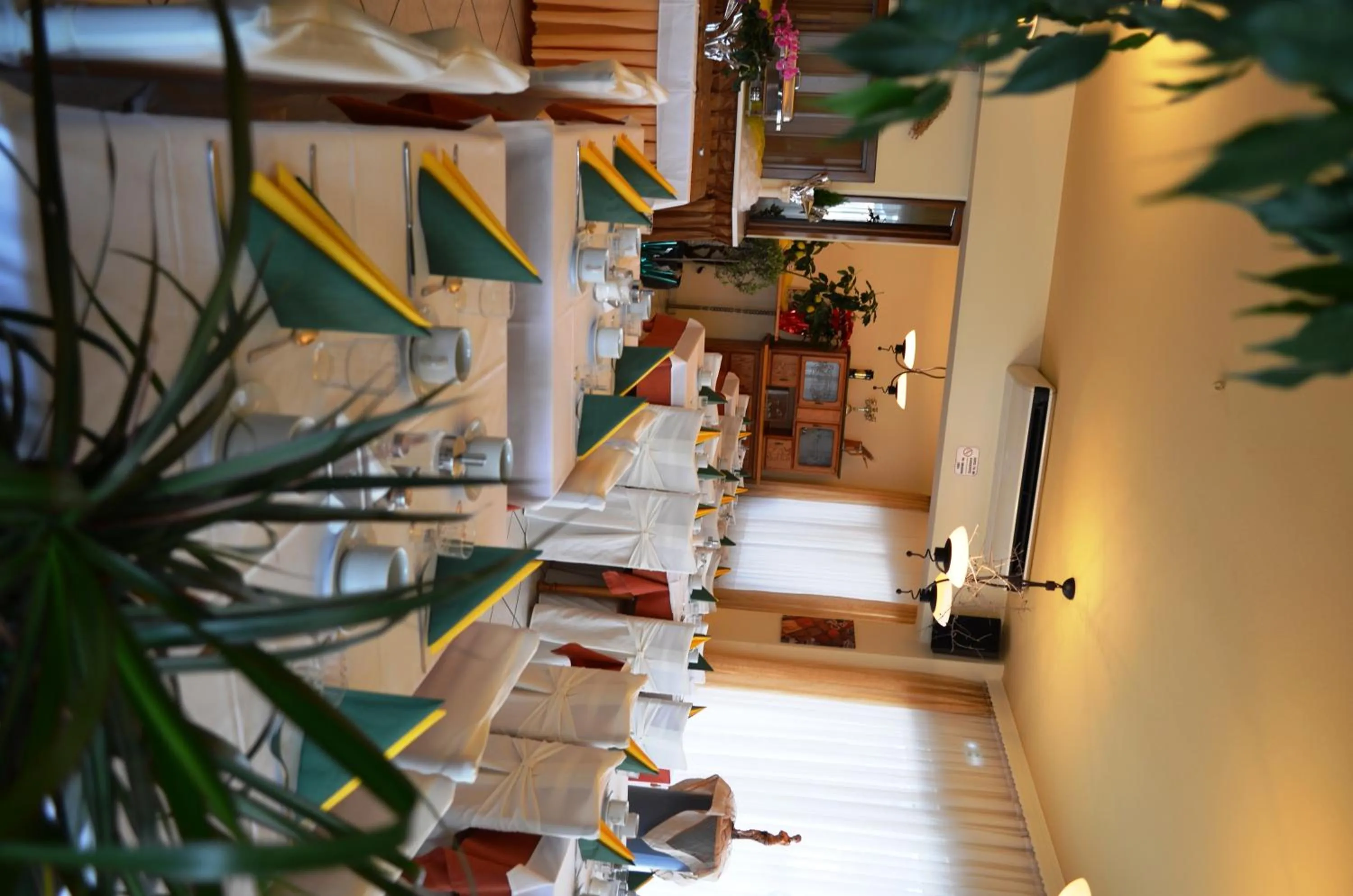 Restaurant/places to eat in Hotel Europe Inn