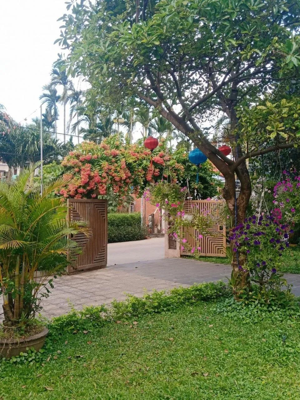 Facade/entrance in Chi Thanh Villa