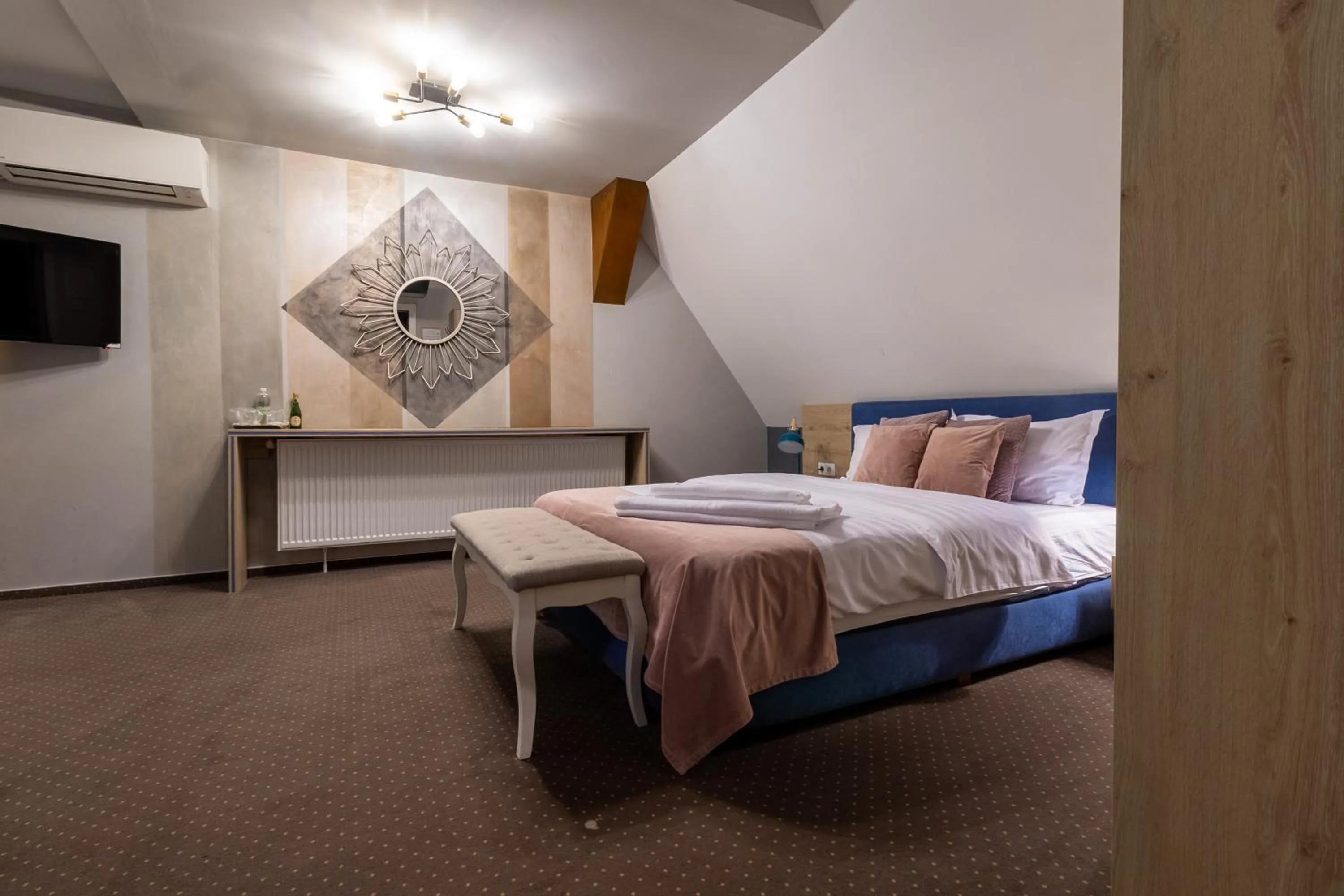 Bed in Lumiere House Sibiu