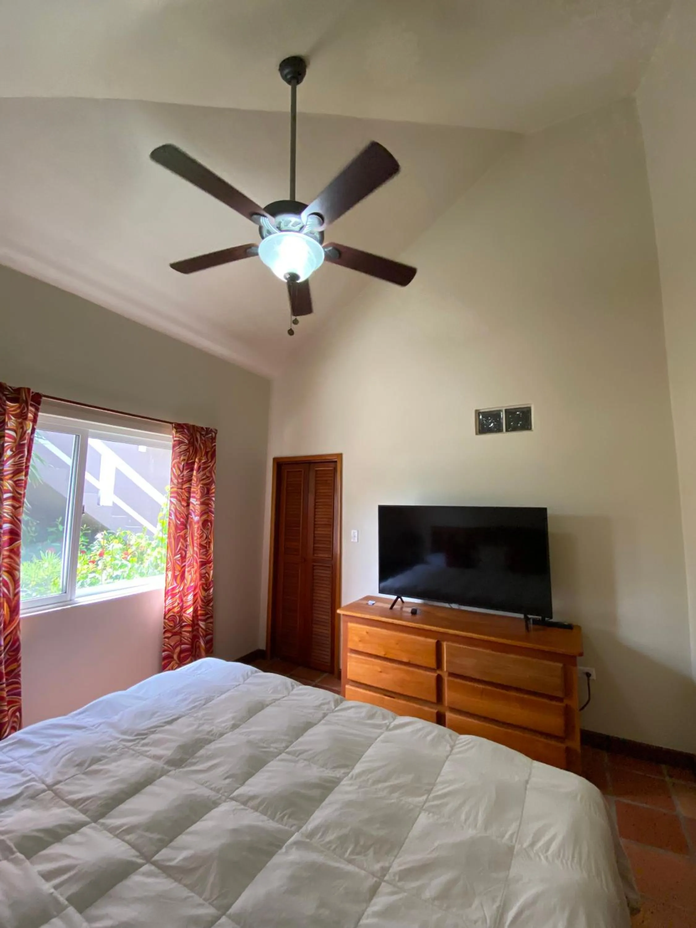 Bedroom, Bed in Sapphire Beach Resort