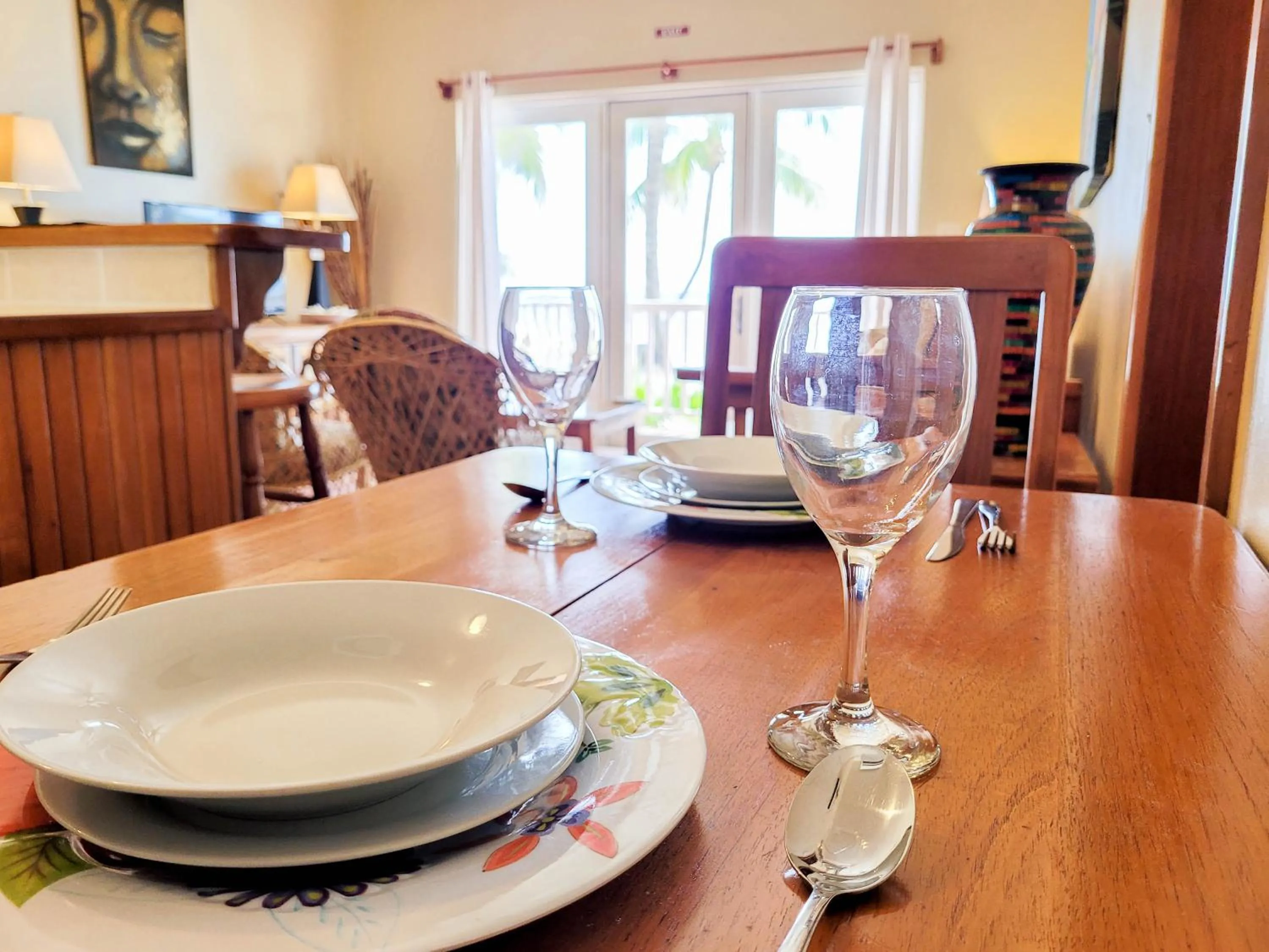 Dining area in Sapphire Beach Resort