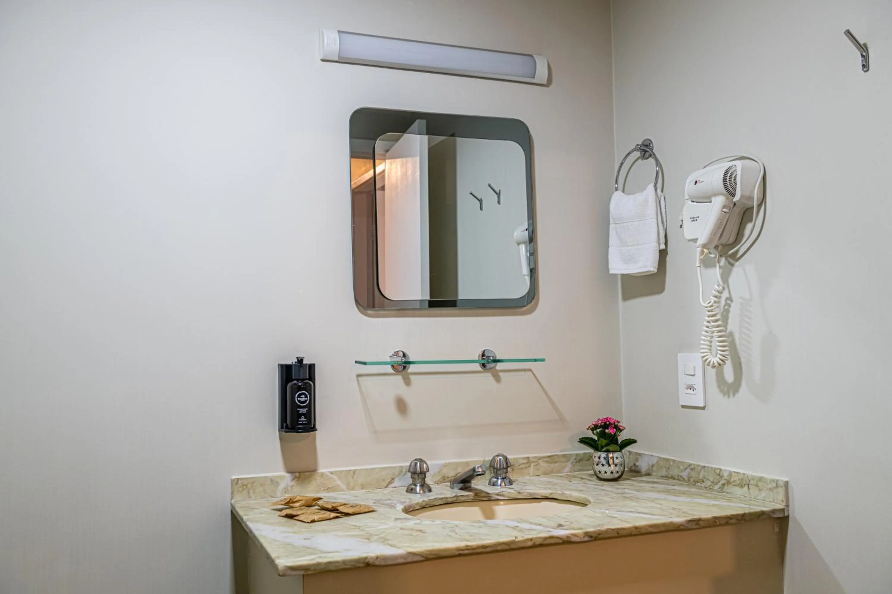 Bathroom in Travel Inn Flats Jardins