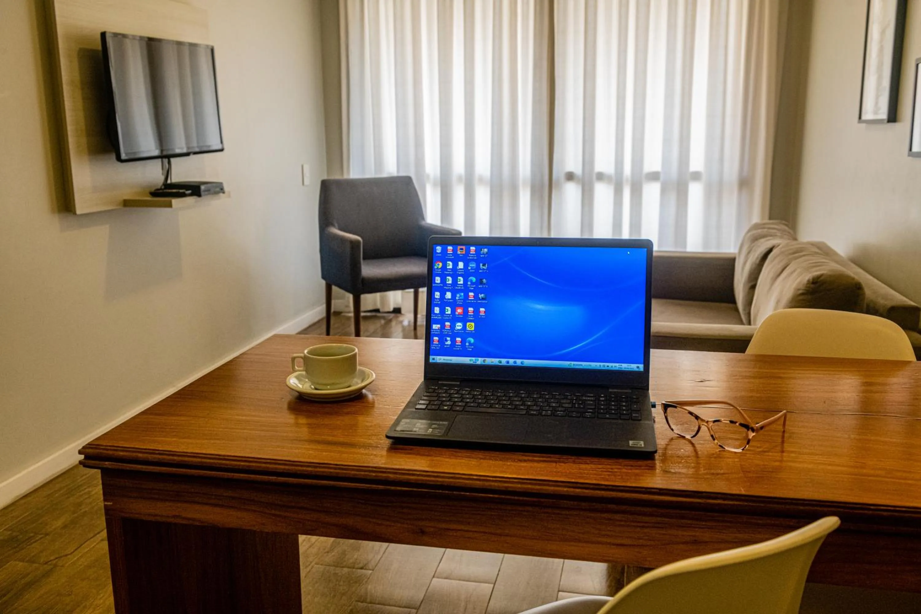 Communal lounge/ TV room in Travel Inn Flats Jardins
