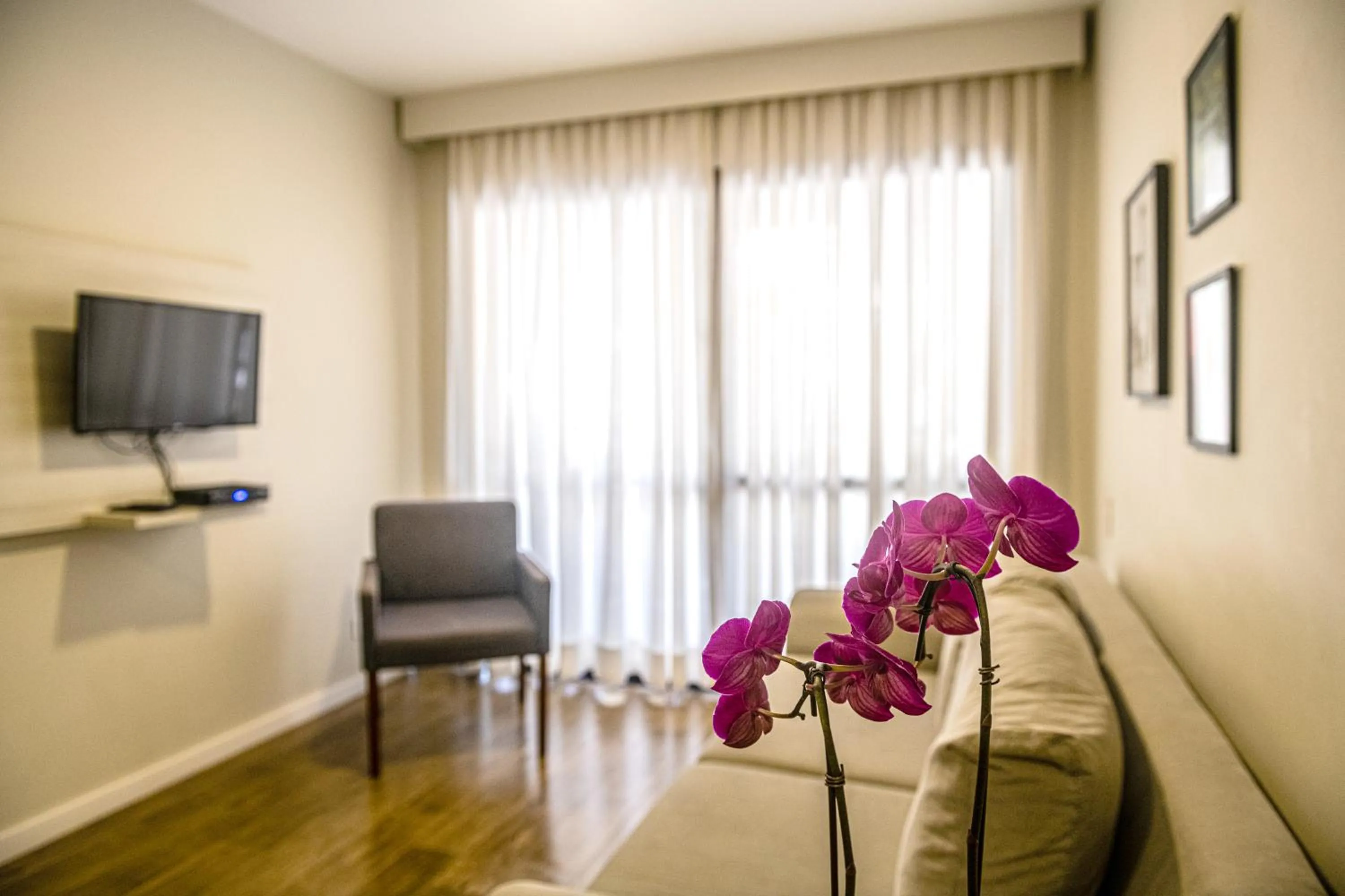 Communal lounge/ TV room in Travel Inn Flats Jardins