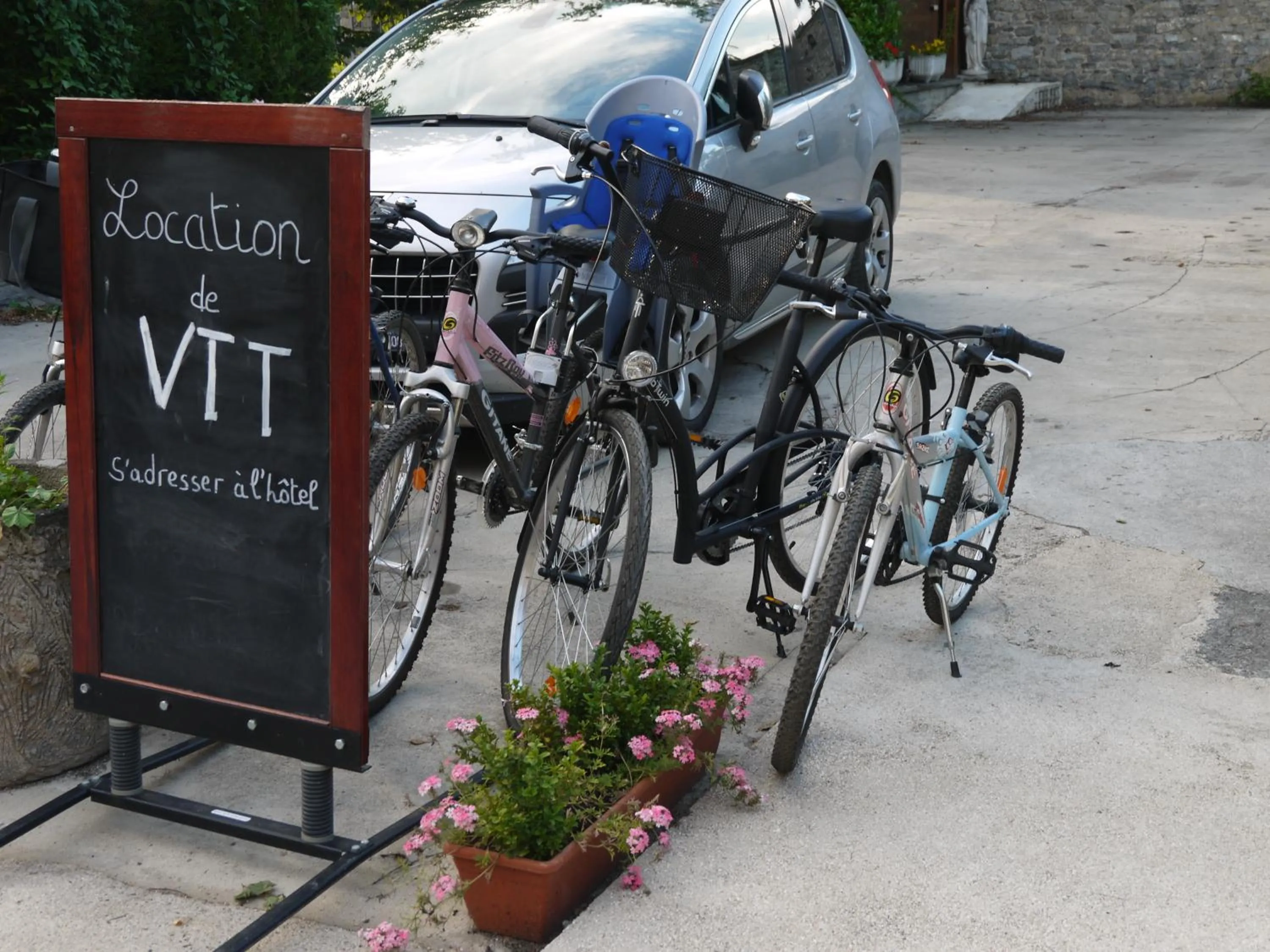Cycling in Hotel Val Saint Hilaire