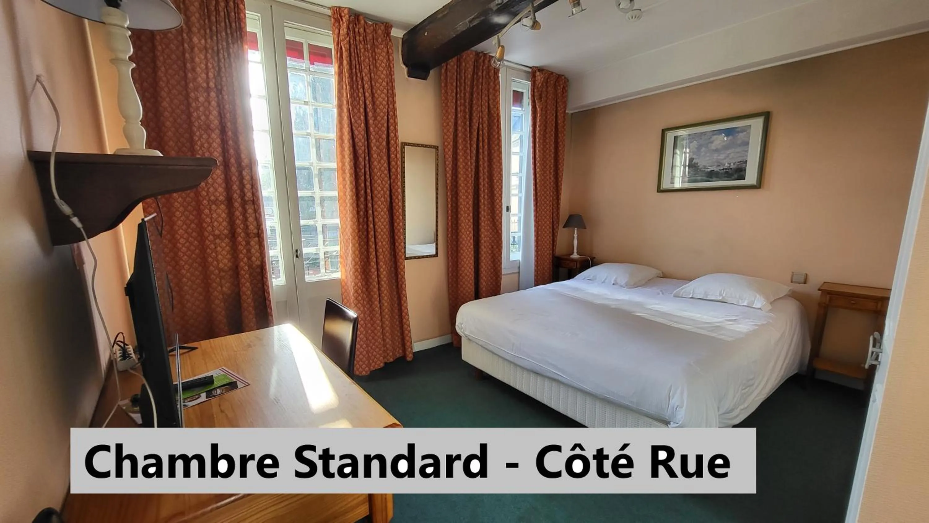 Bed in Hotel de Normandie
