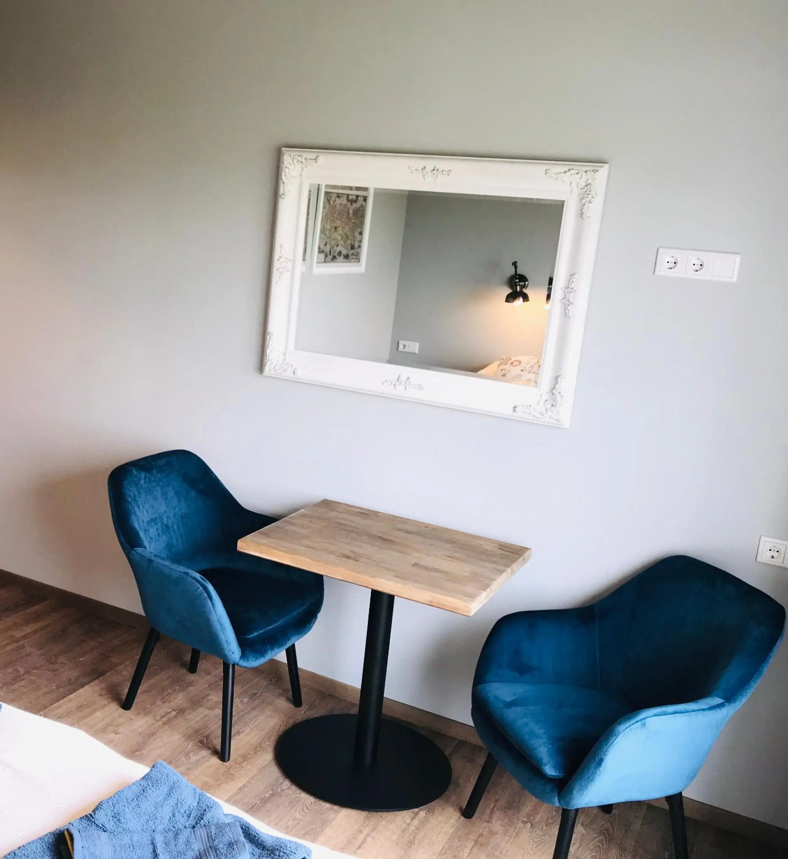 Deluxe Double Room with Private Bathroom in Loa's Nest Deluxe Double Room with Private Bathroom in Loa's Nest