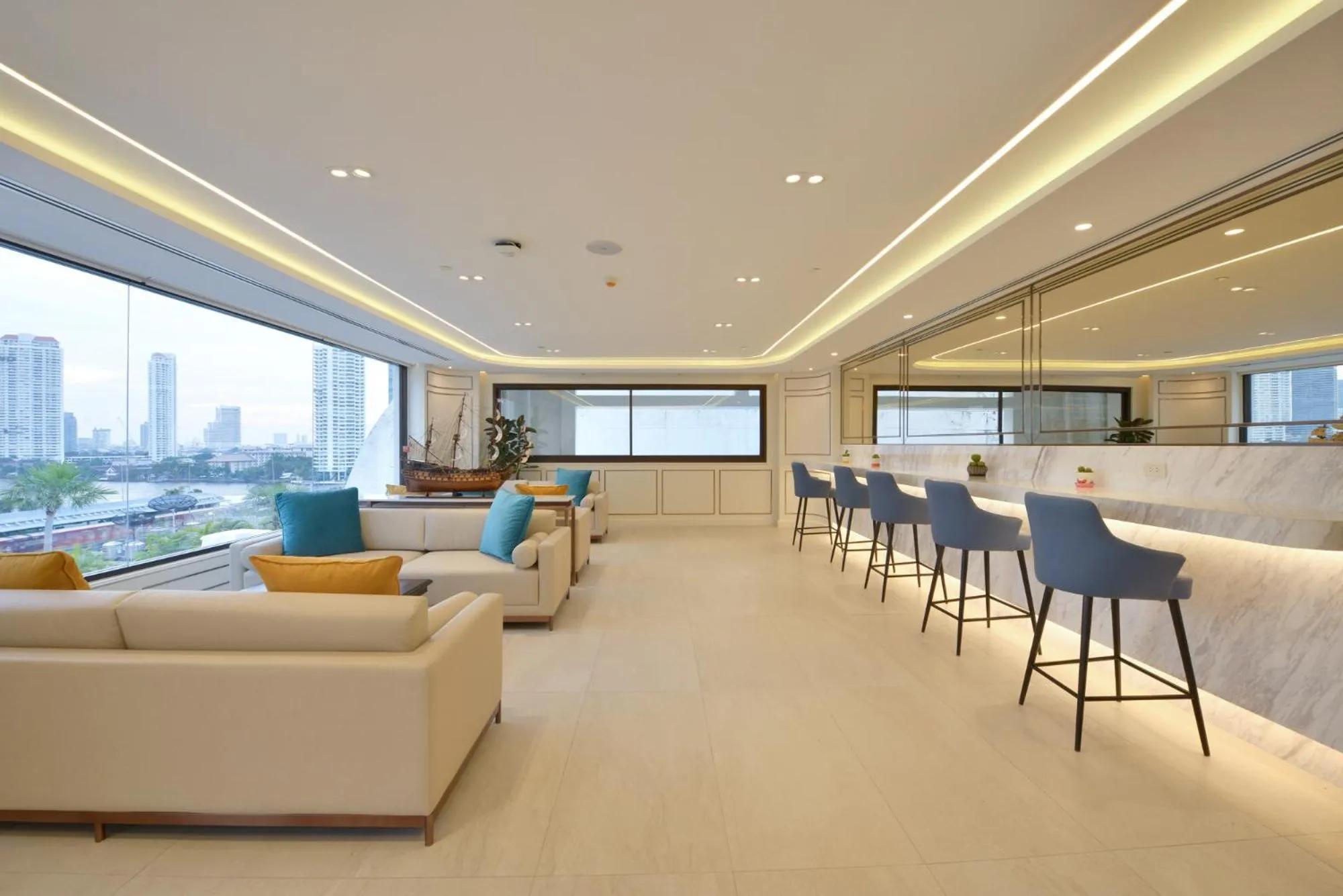 Lounge or bar in Centre Point Plus Hotel Silom - Newly Renovated