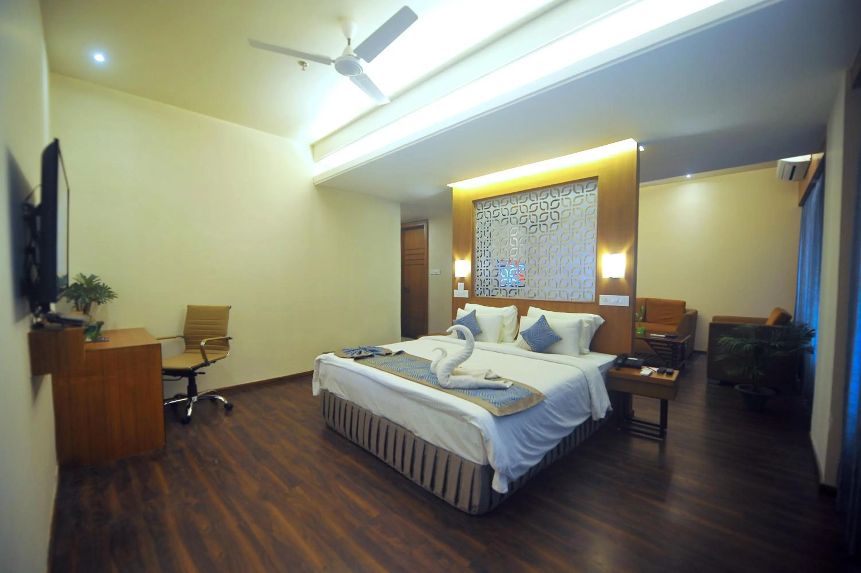 Bed in Pipul Padmaja Premium Hotel