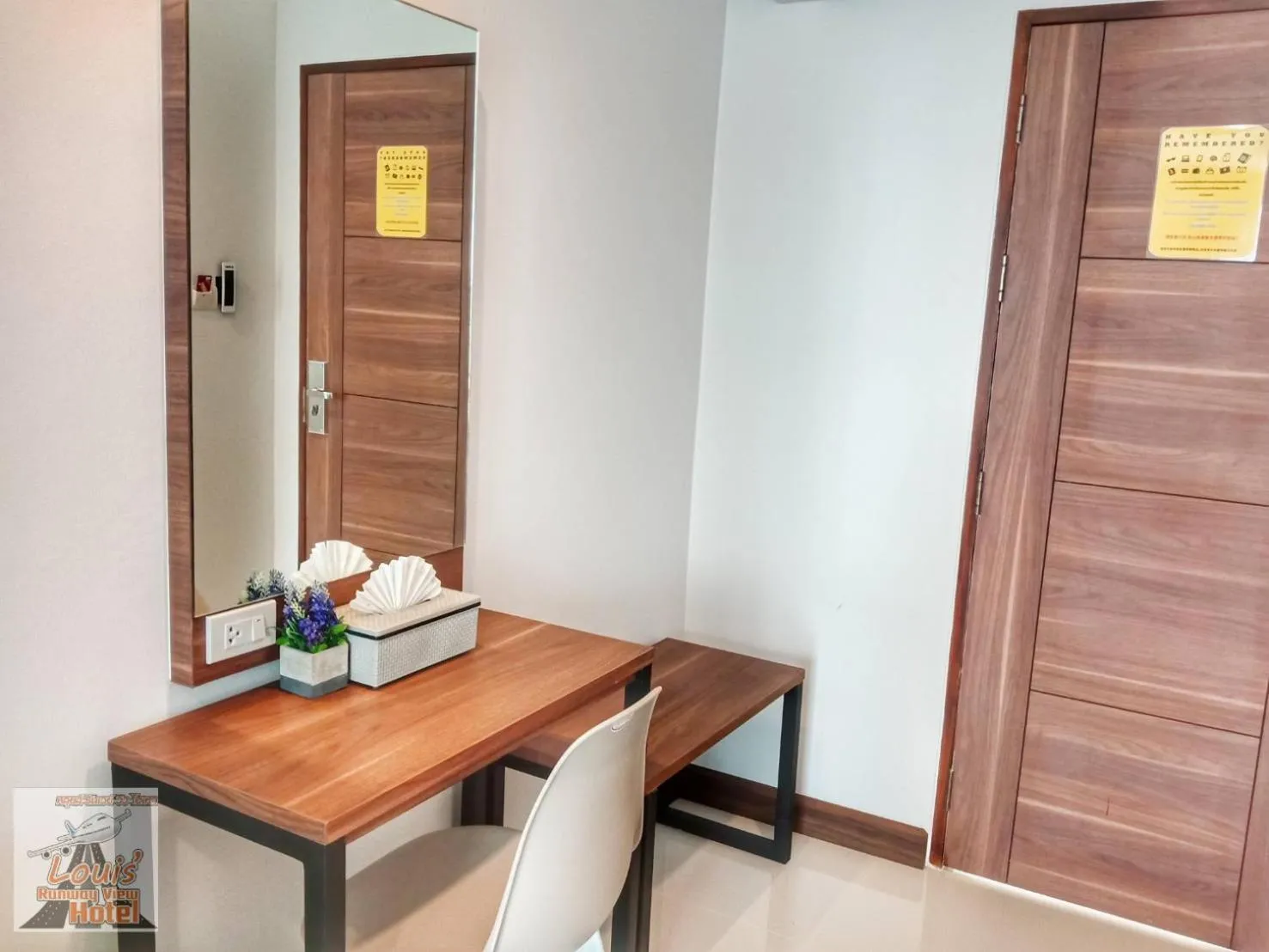 Photo of the whole room in Louis' Runway View Hotel - SHA Extra Plus