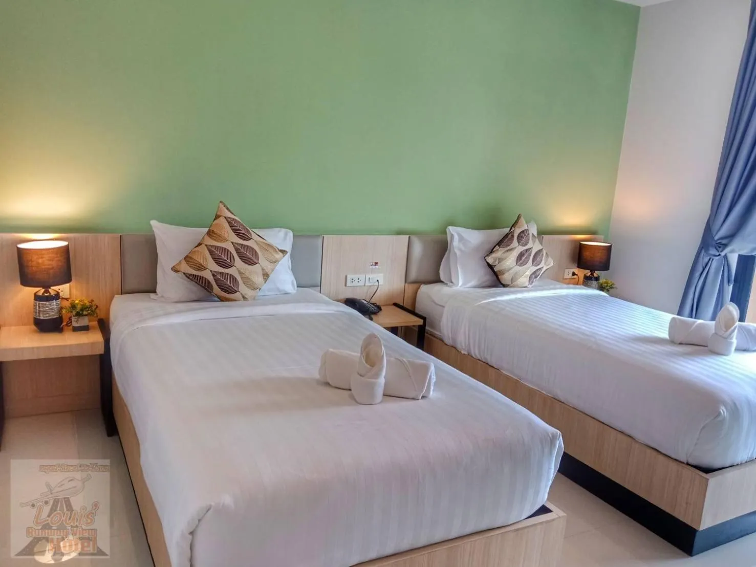 Bed in Louis' Runway View Hotel - SHA Extra Plus