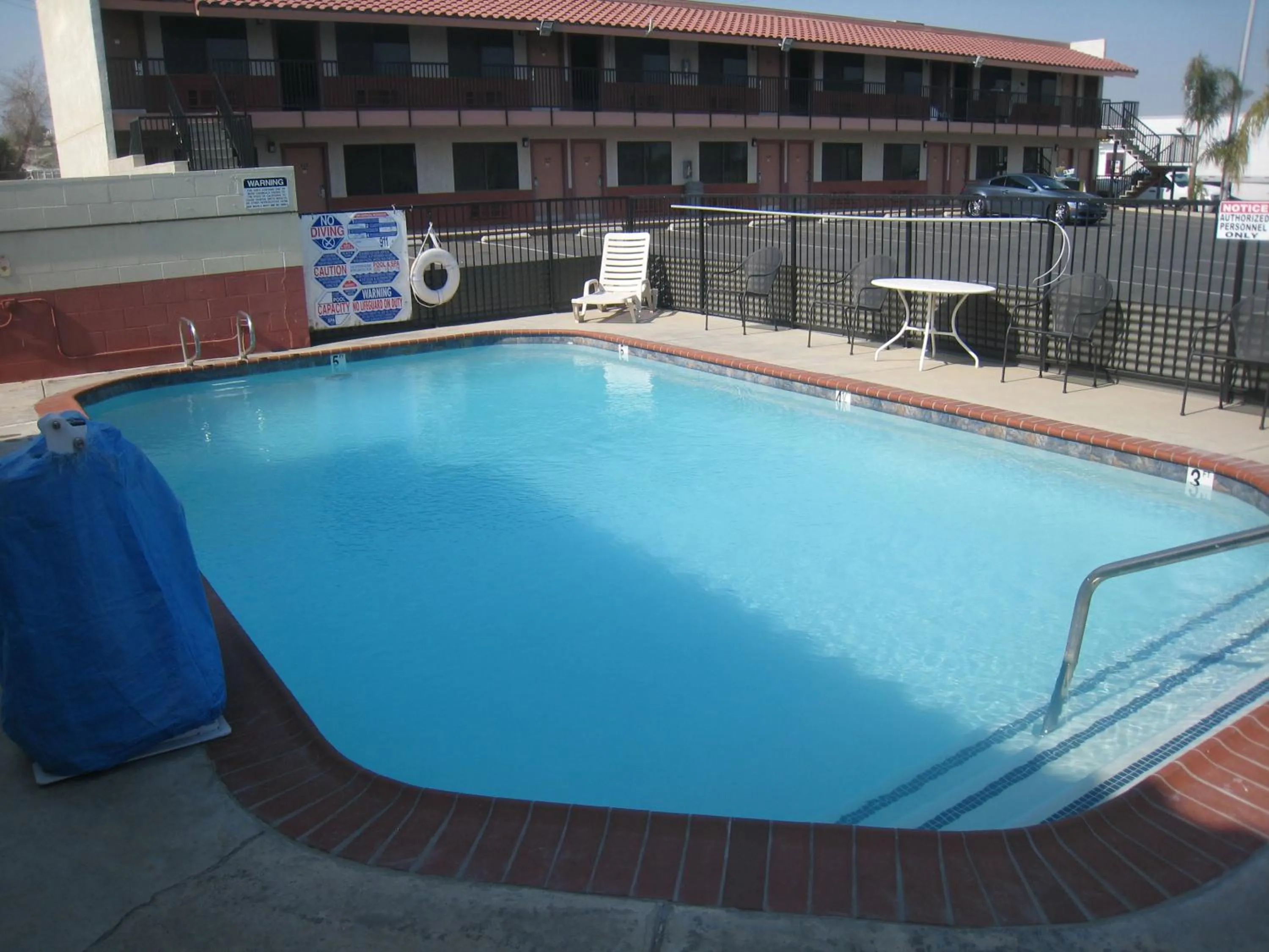 Swimming pool in Motel 8 Maricopa