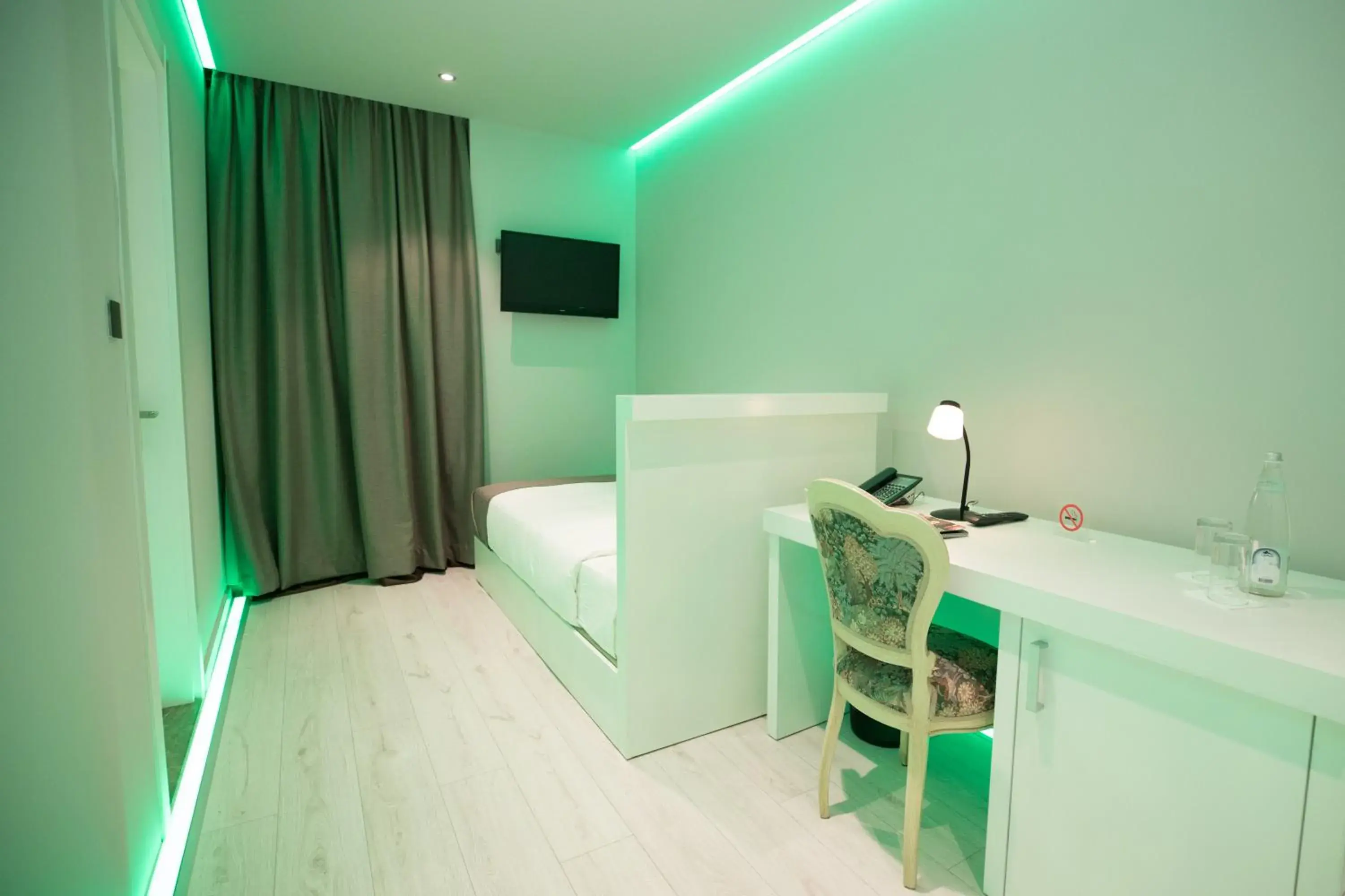 Standard Single Room in Metro Hotel Tirana Standard Single Room in Metro Hotel Tirana