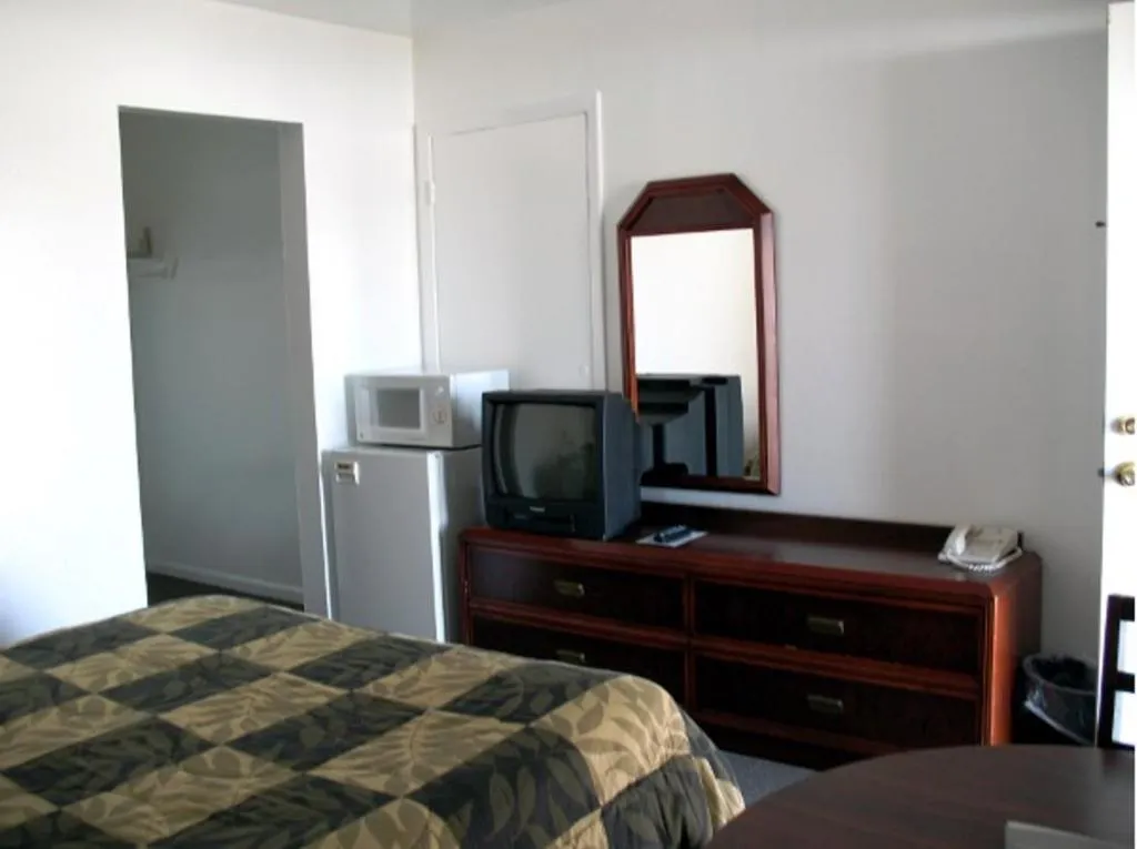Decorative detail, Bed in Golden West Motel