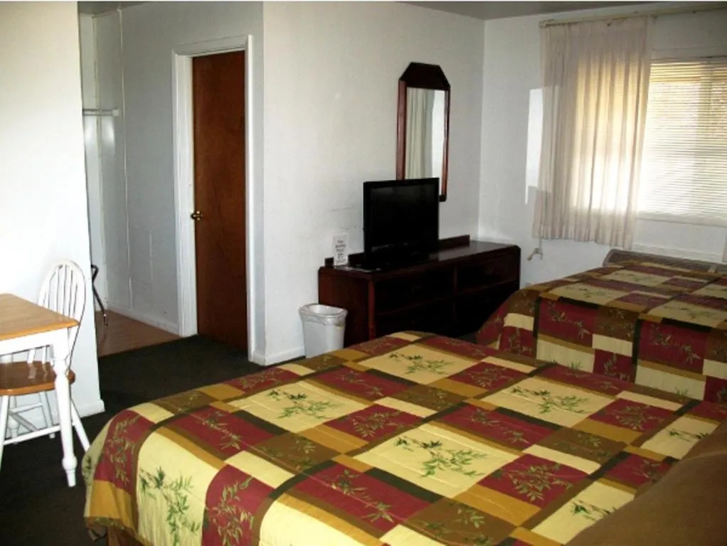 Decorative detail, Bed in Golden West Motel