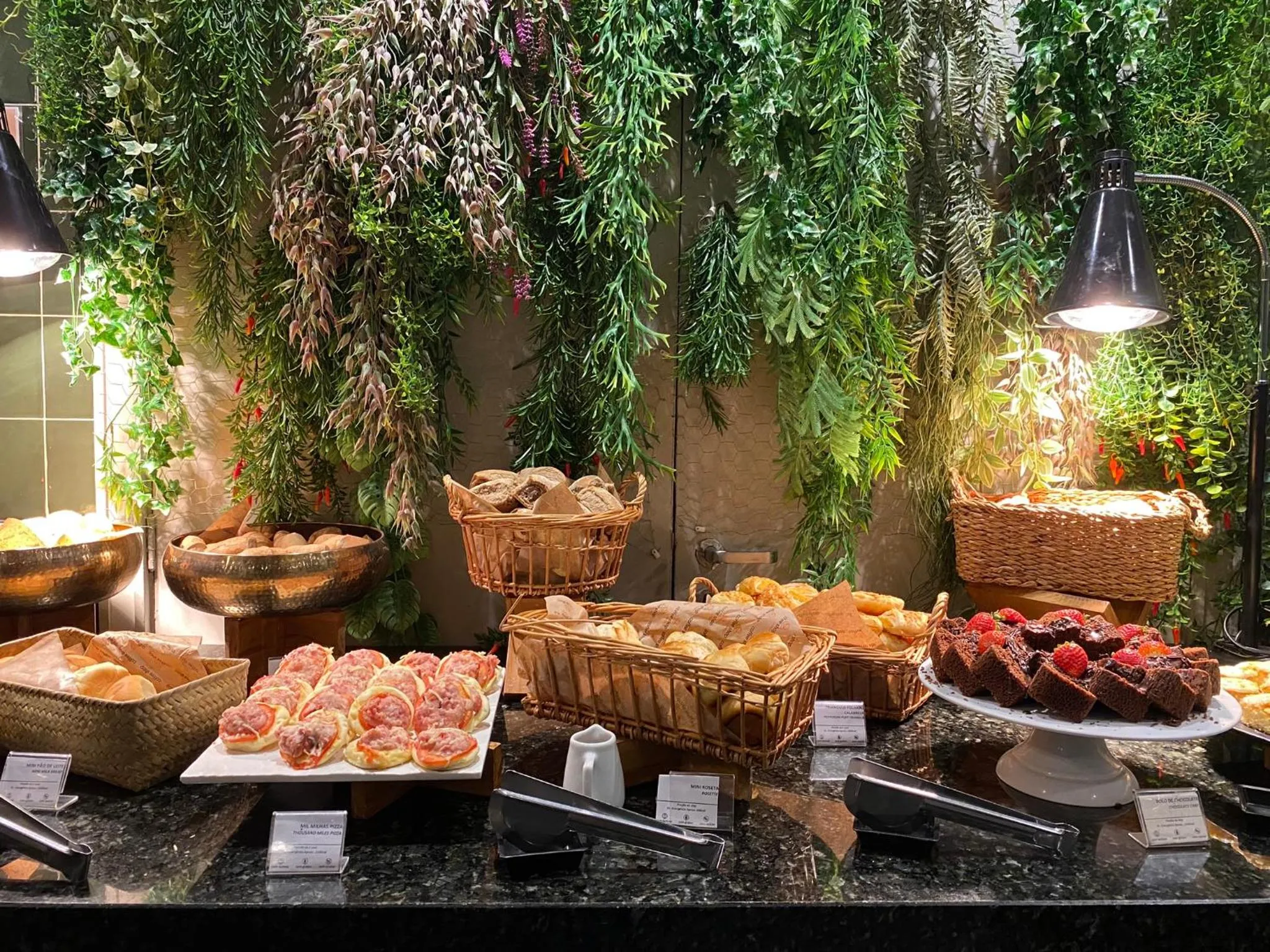 Restaurant/places to eat in Park Inn by Radisson Berrini