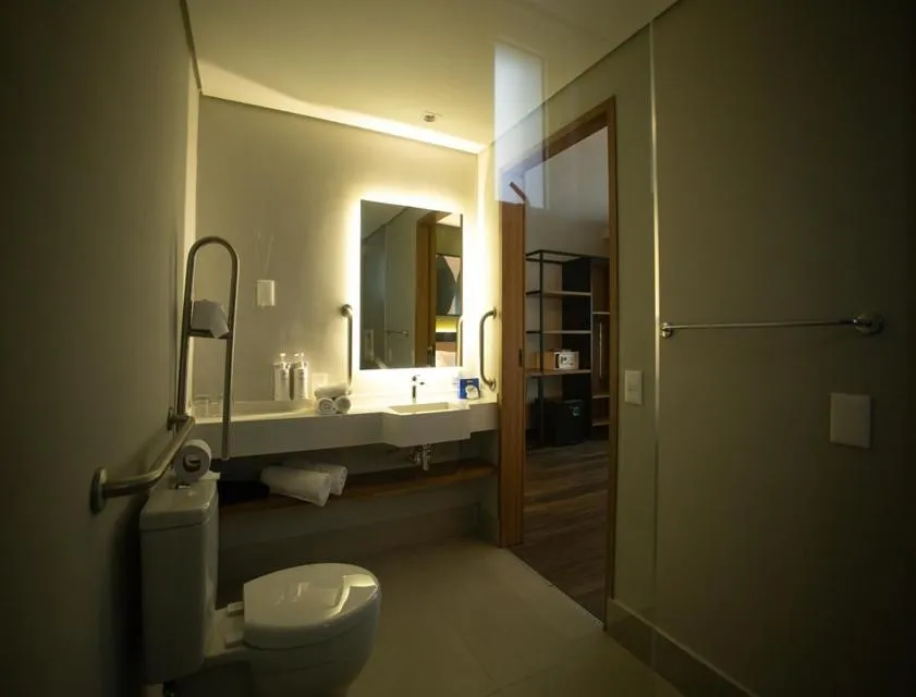 Bathroom, Bed in Park Inn by Radisson Berrini