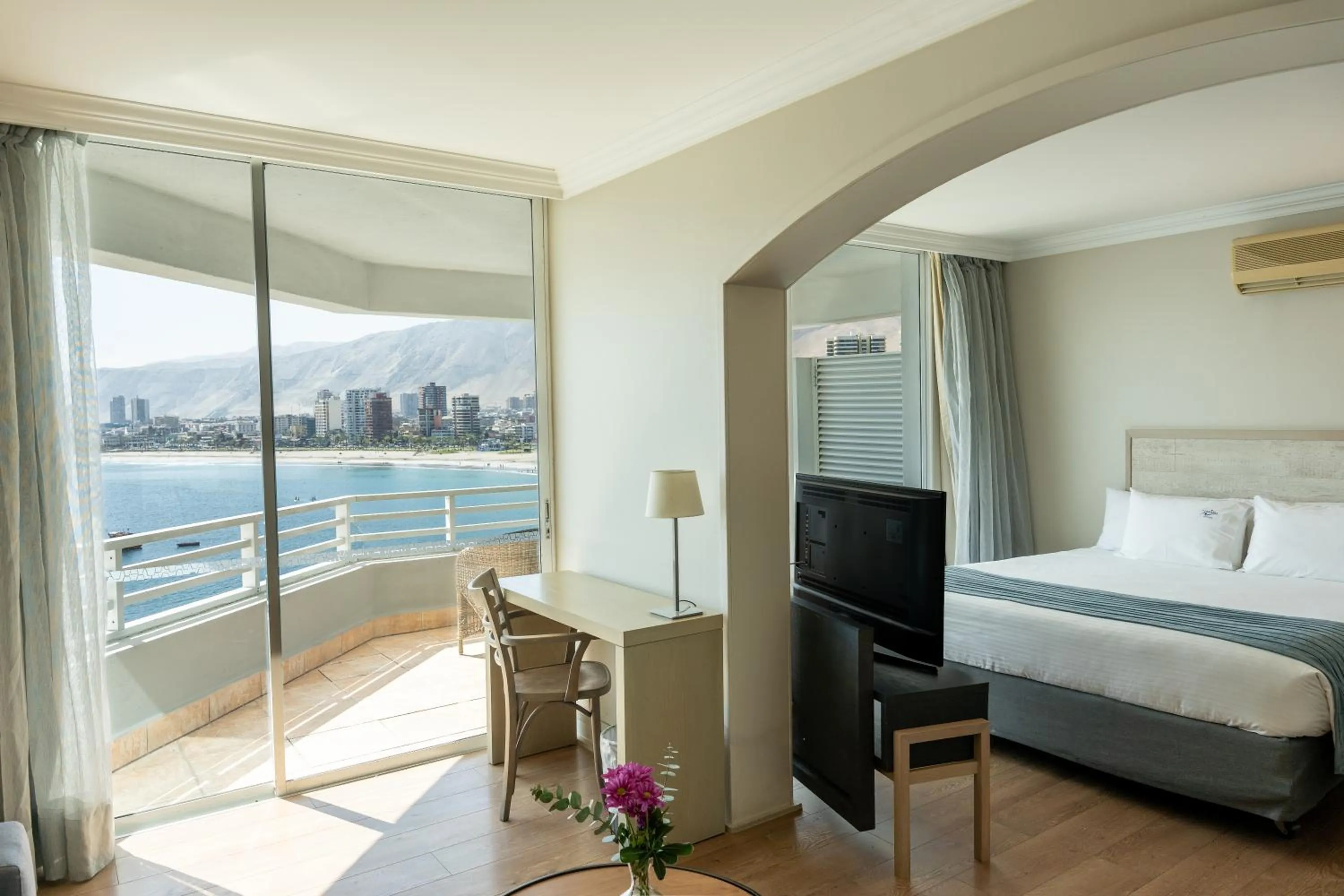 Photo of the whole room, Bed in Terrado Suites Iquique