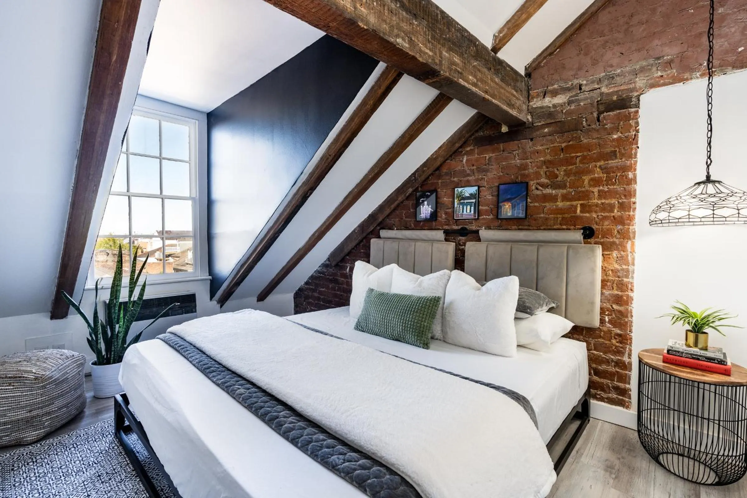 Bed in Saint Philip Residence