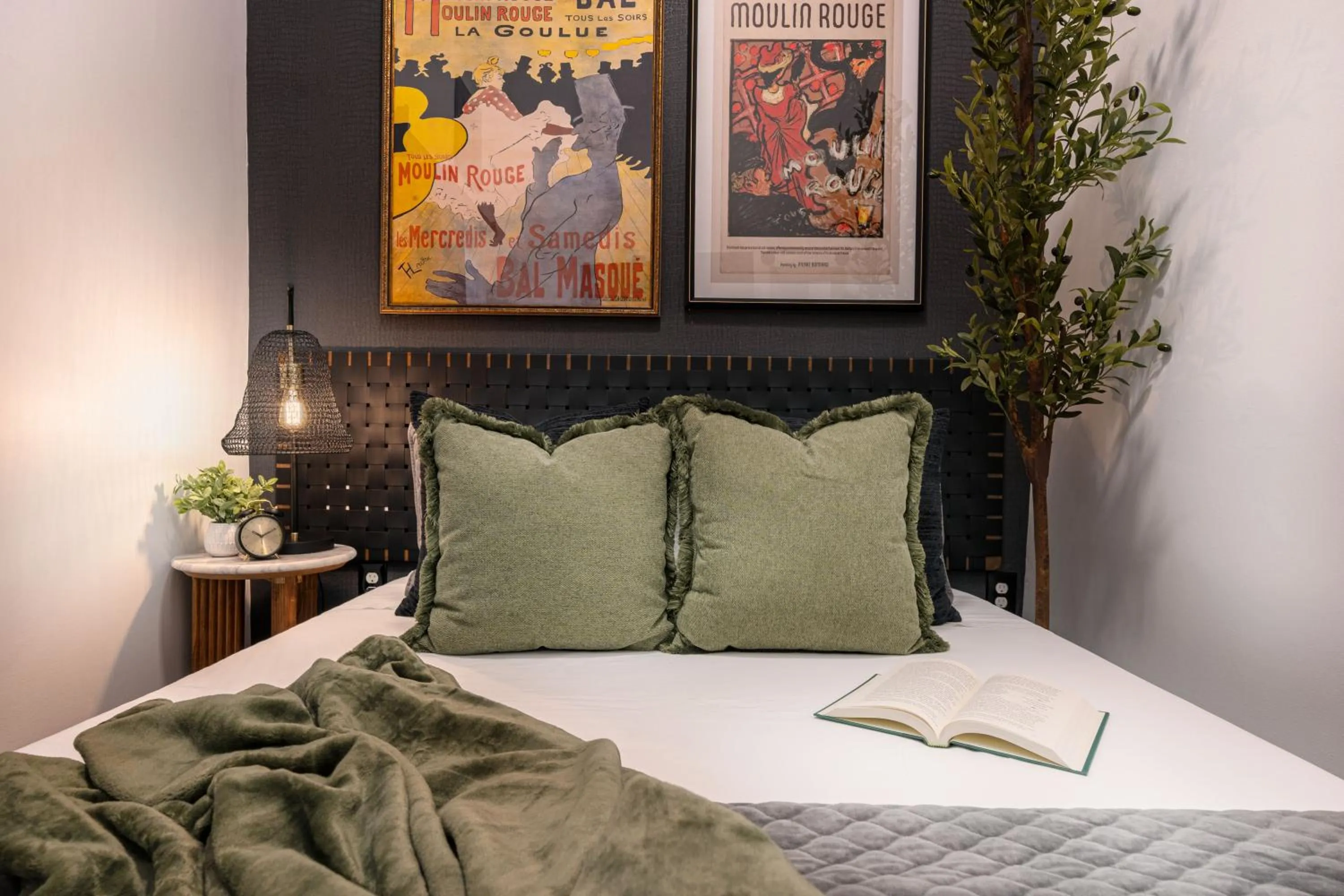 Bed in Saint Philip Residence