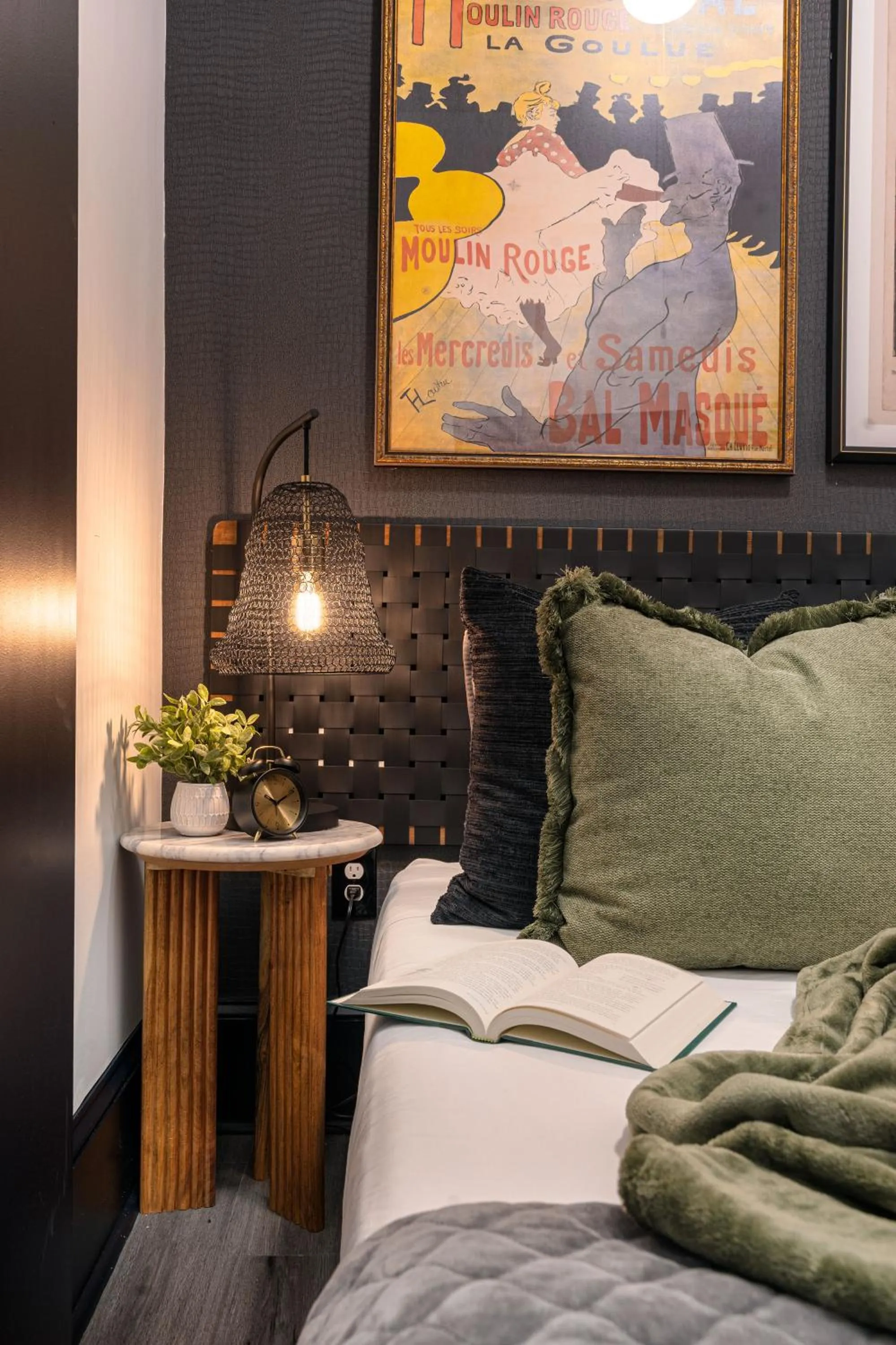 Bed in Saint Philip Residence