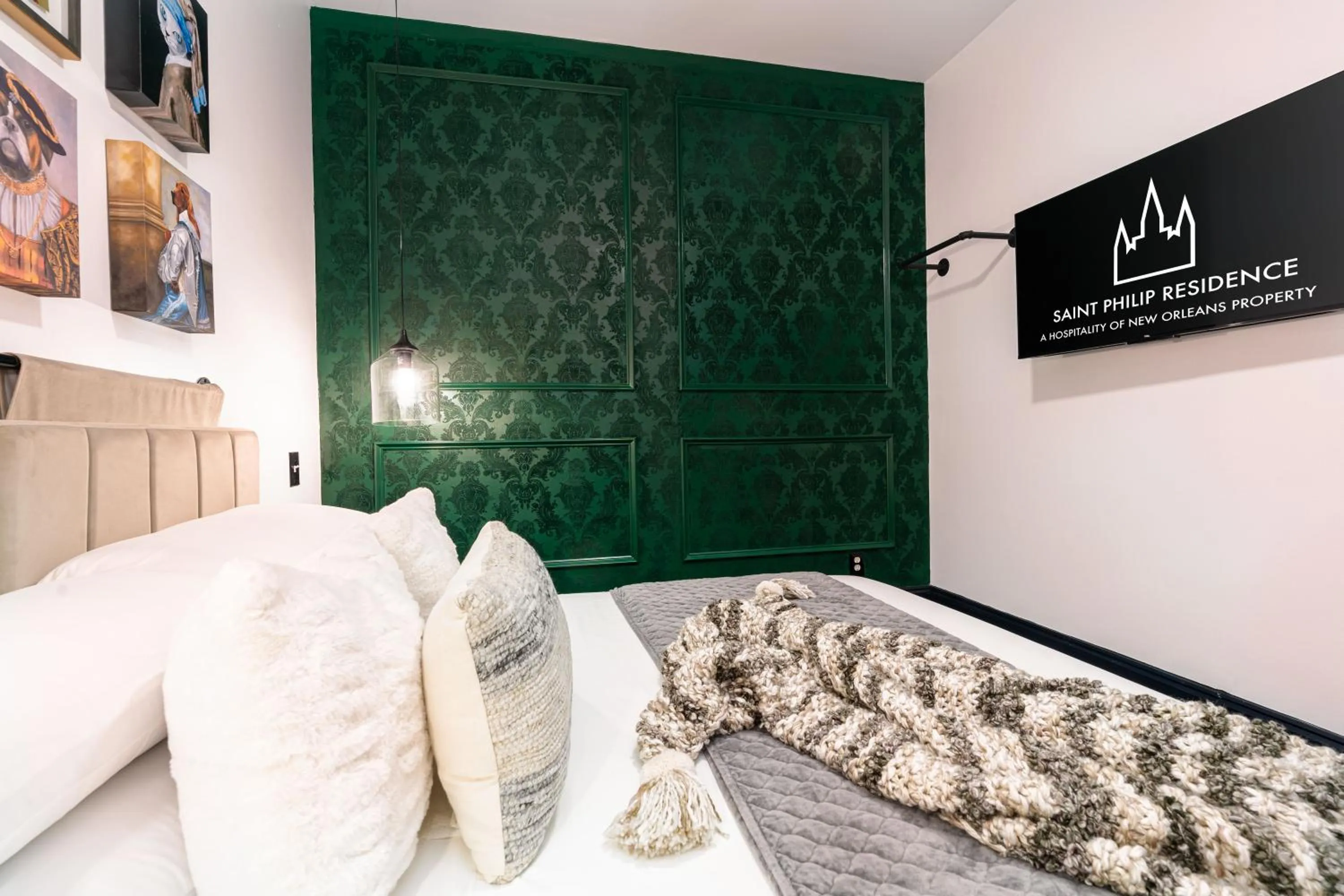 Bed in Saint Philip Residence