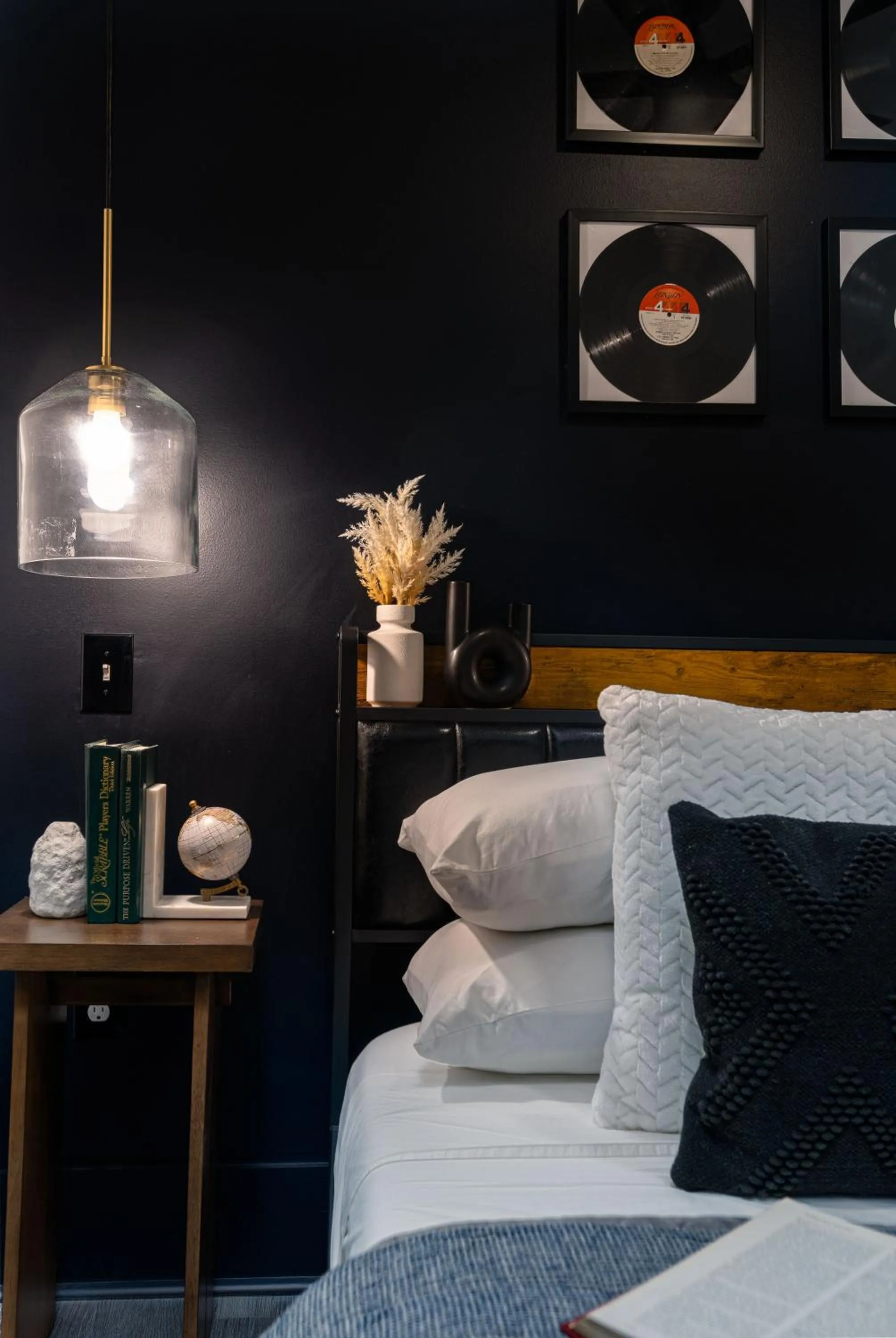 Bed in Saint Philip Residence