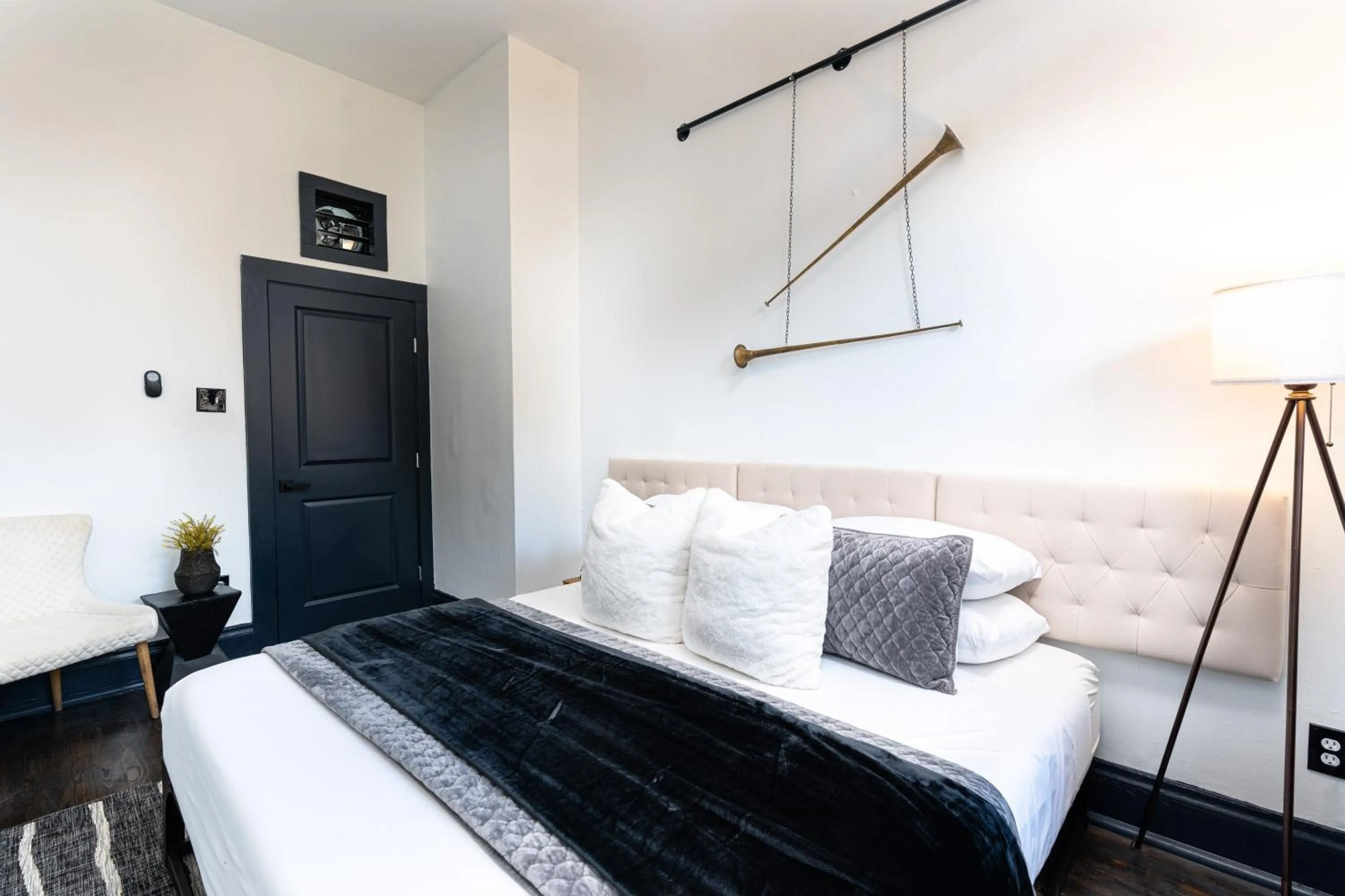 Bed in Saint Philip Residence