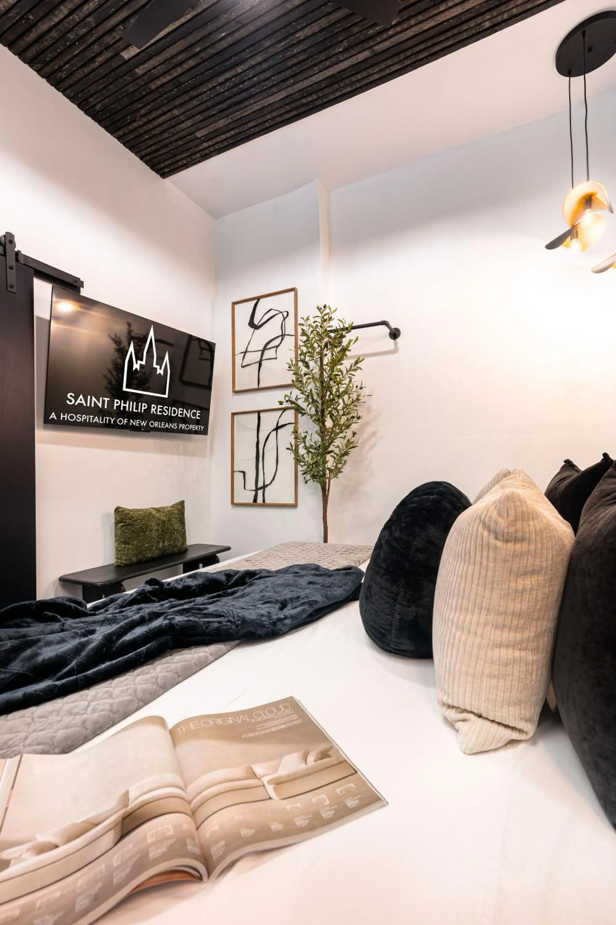 Bed in Saint Philip Residence