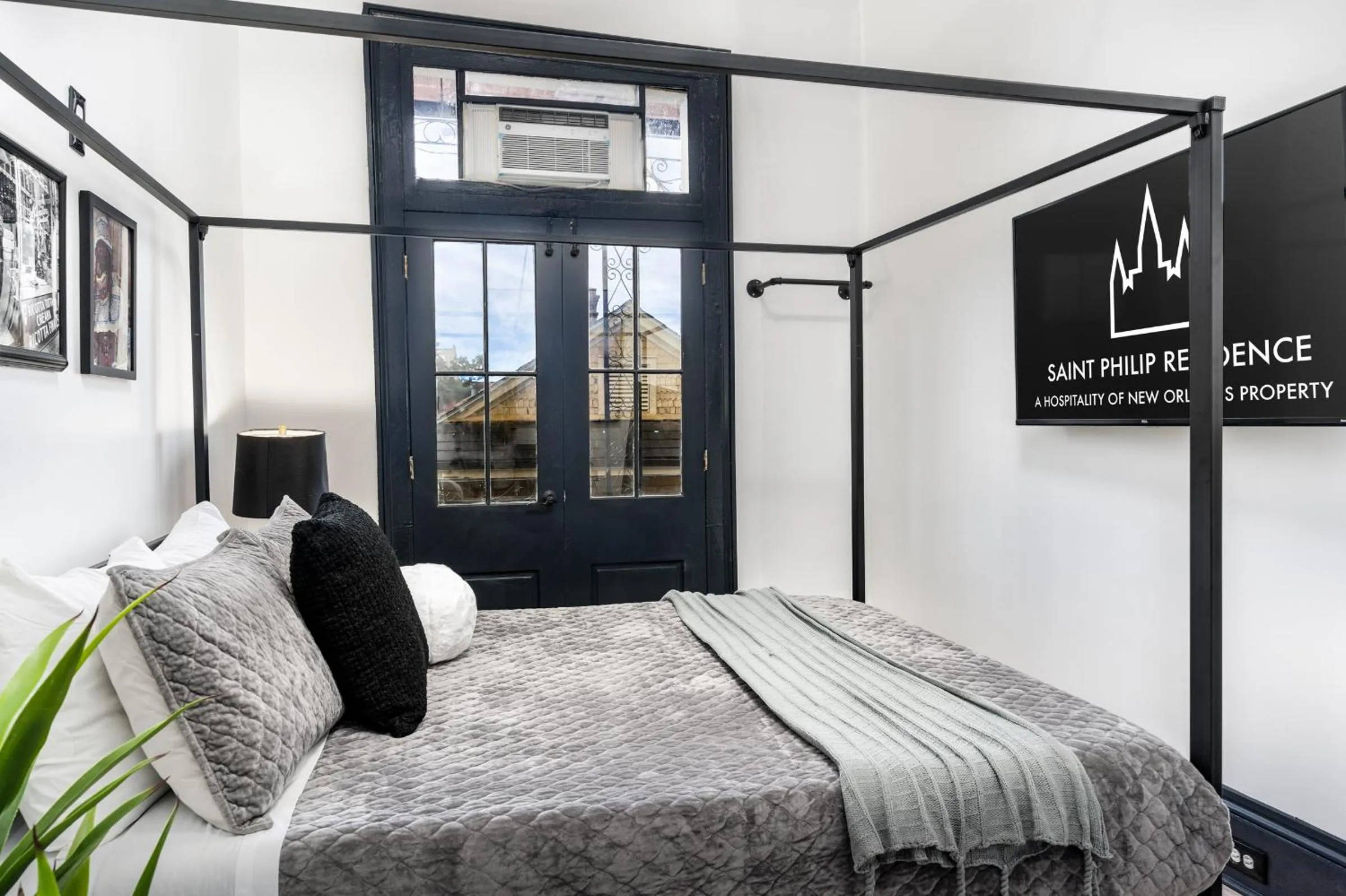 Bed in Saint Philip Residence