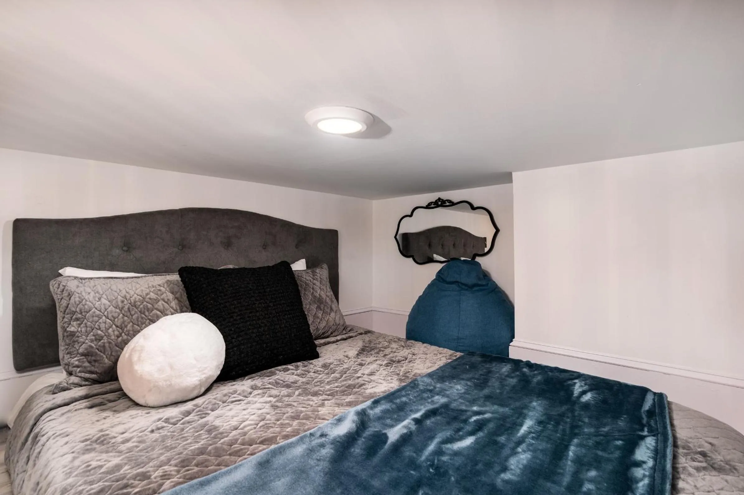 Bed in Saint Philip Residence