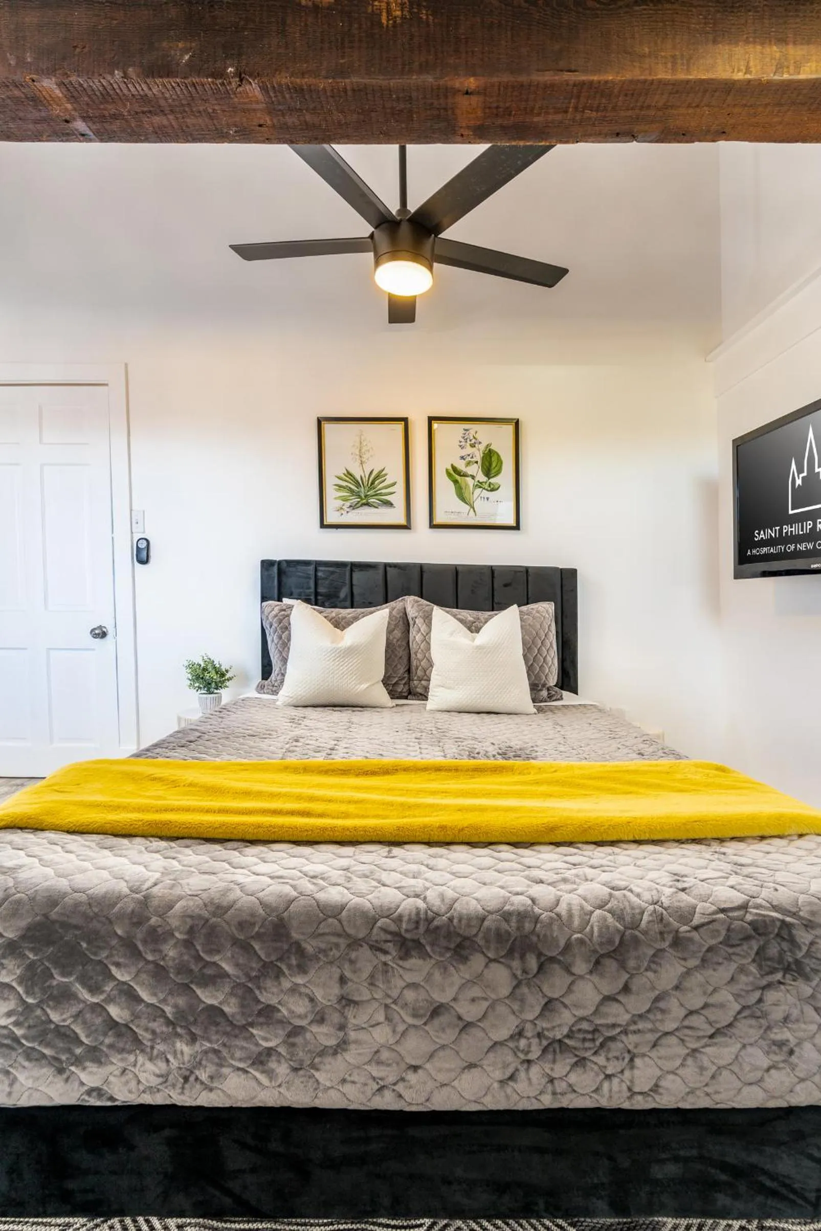 Bed in Saint Philip Residence