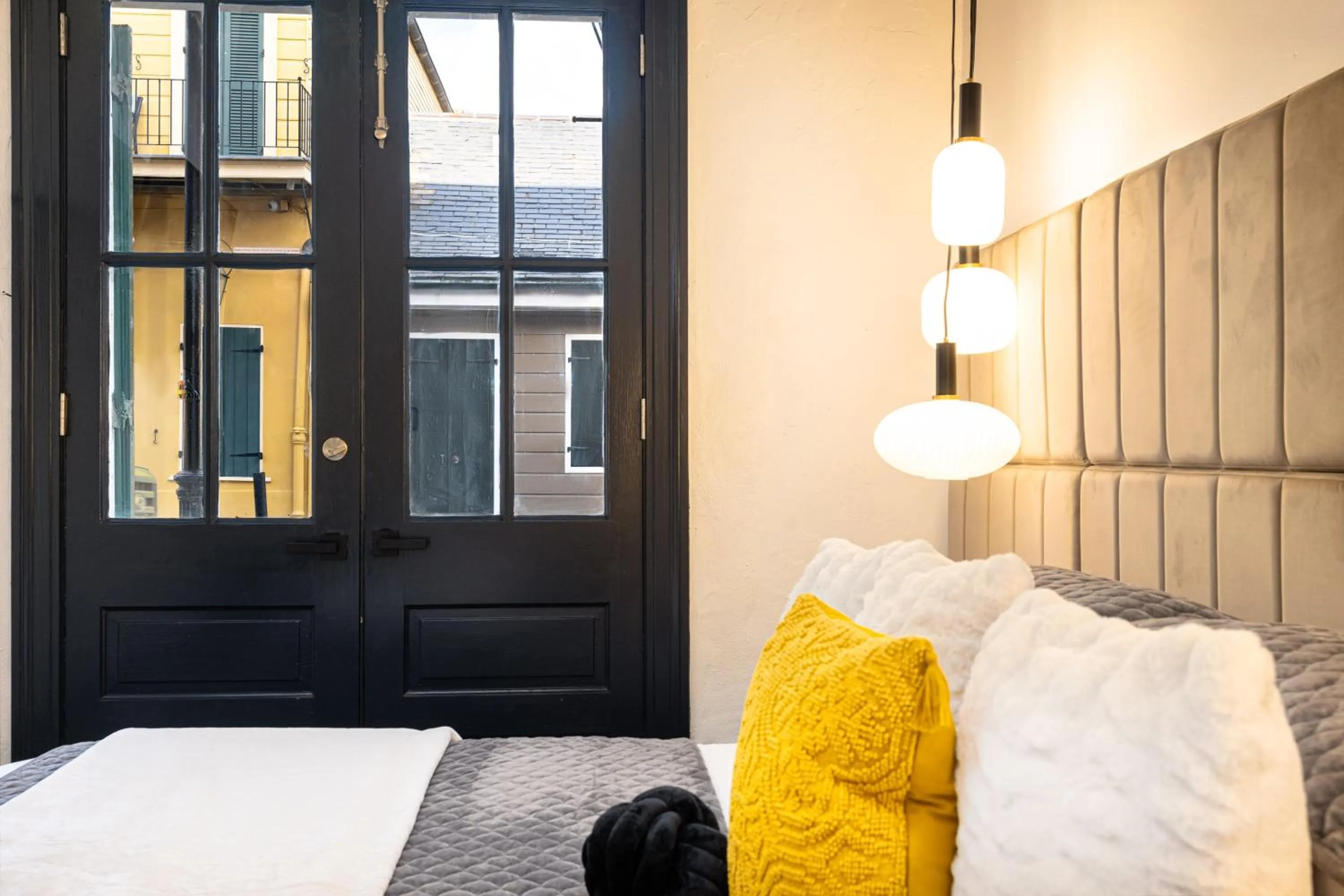 Bed in Saint Philip Residence