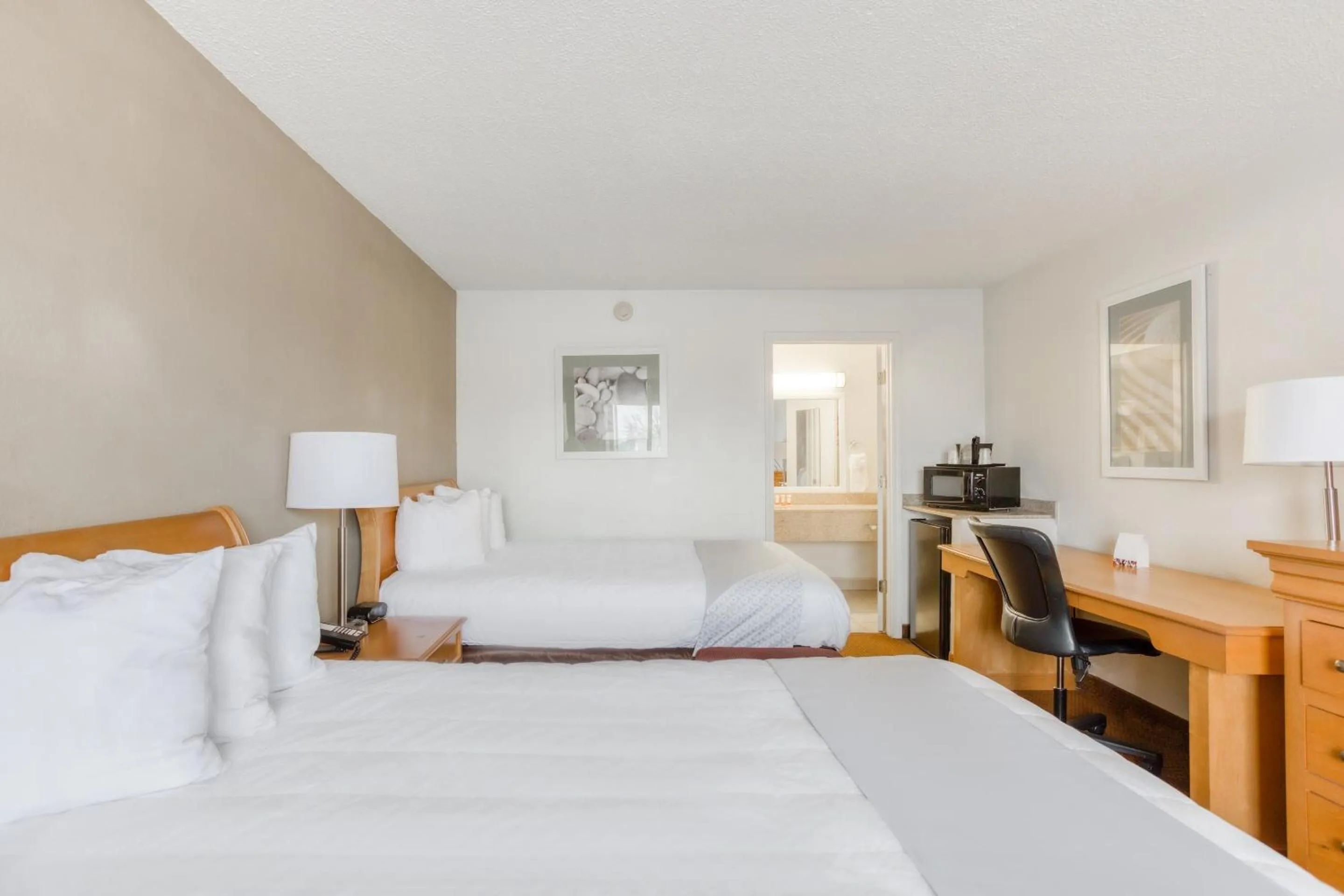 Bedroom in OYO Townhouse Owensboro West